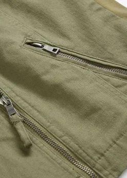 bonprix bonprix Chaqueta de sarga de algodón con insertos elásticos en los laterales Verde oliva