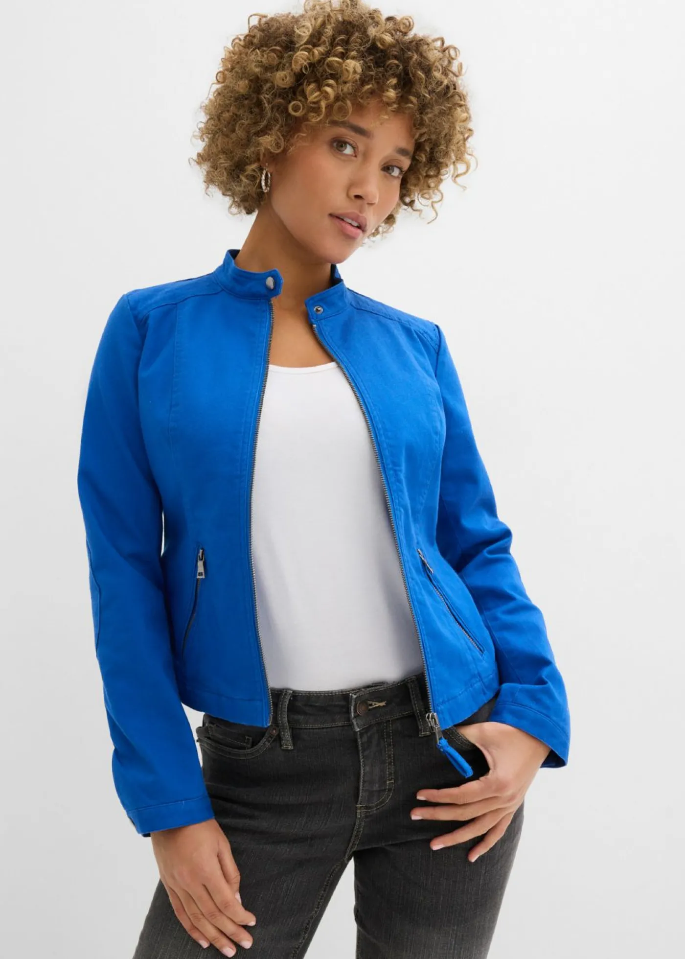 bonprix bonprix Chaqueta de sarga de algodón con insertos elásticos en los laterales Azul ártico Outlet