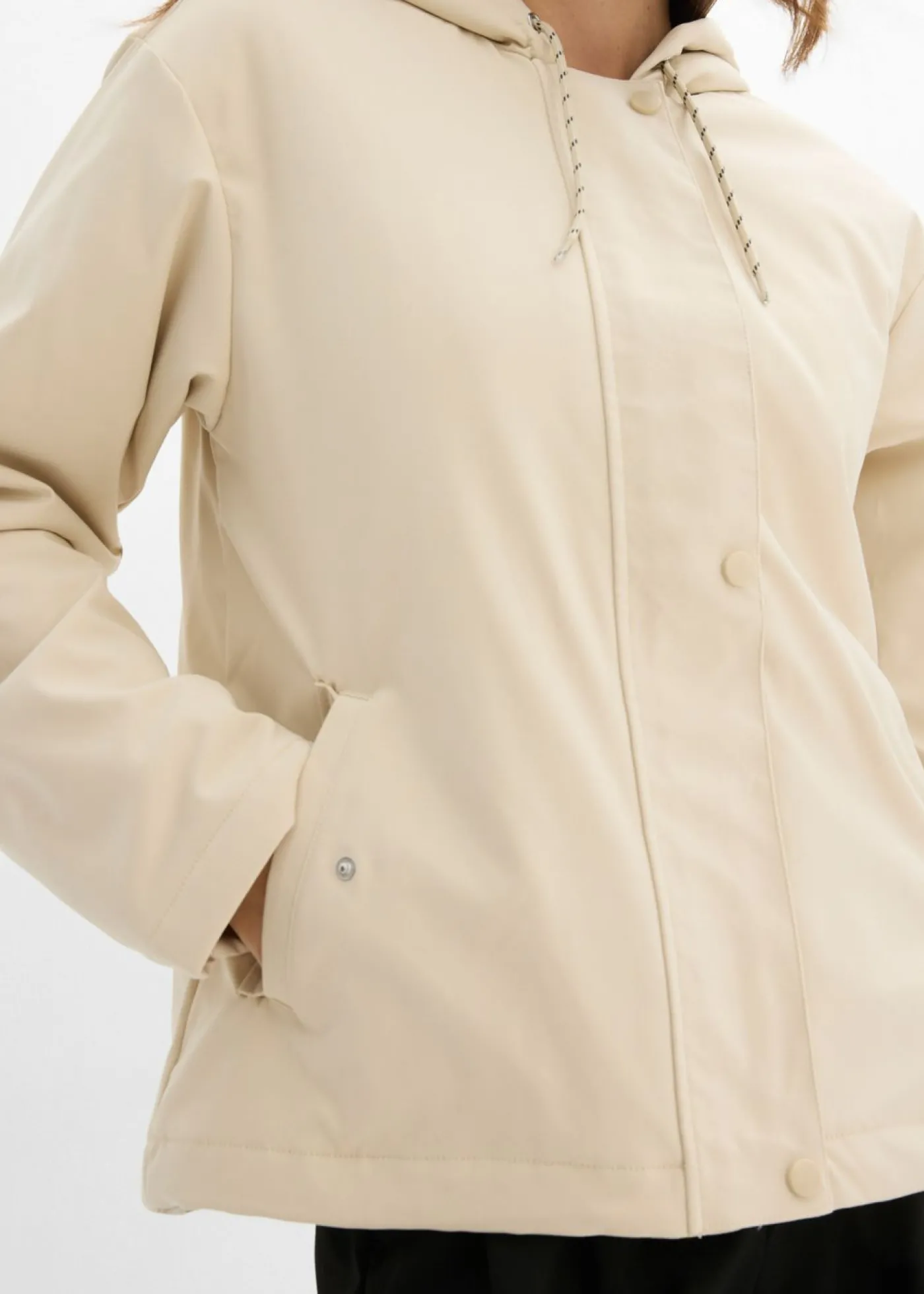 bonprix bonprix Chaqueta funcional ligeramente acolchada de material repelente al agua Arena claro Hot