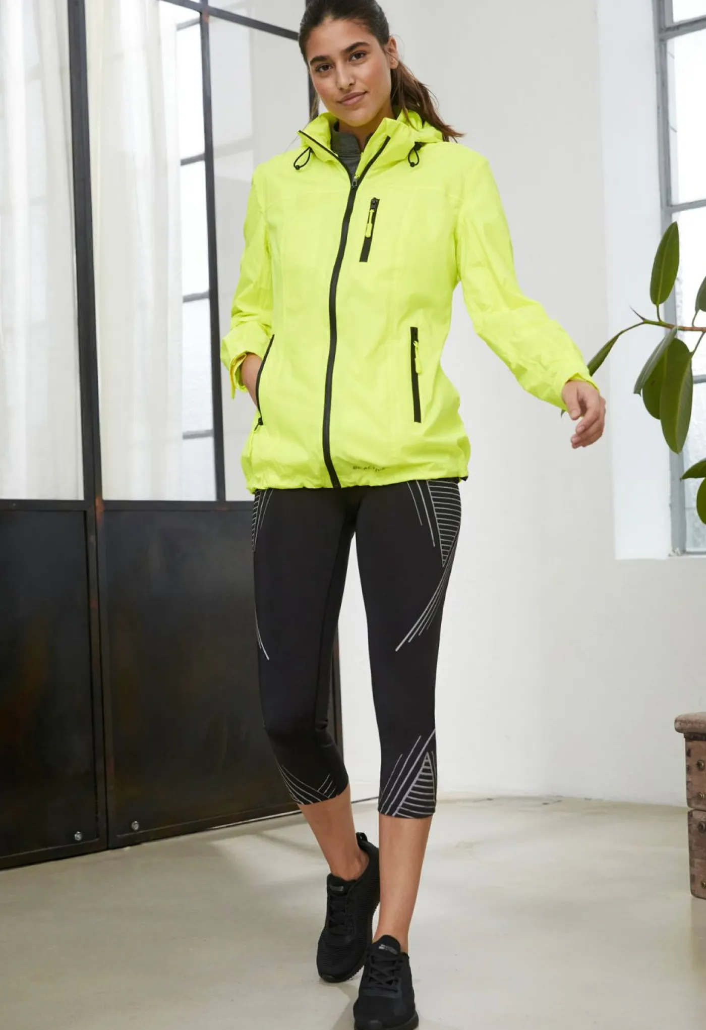 bonprix bonprix Chaqueta funcional reflectante e impermeable Amarillo neón Discount