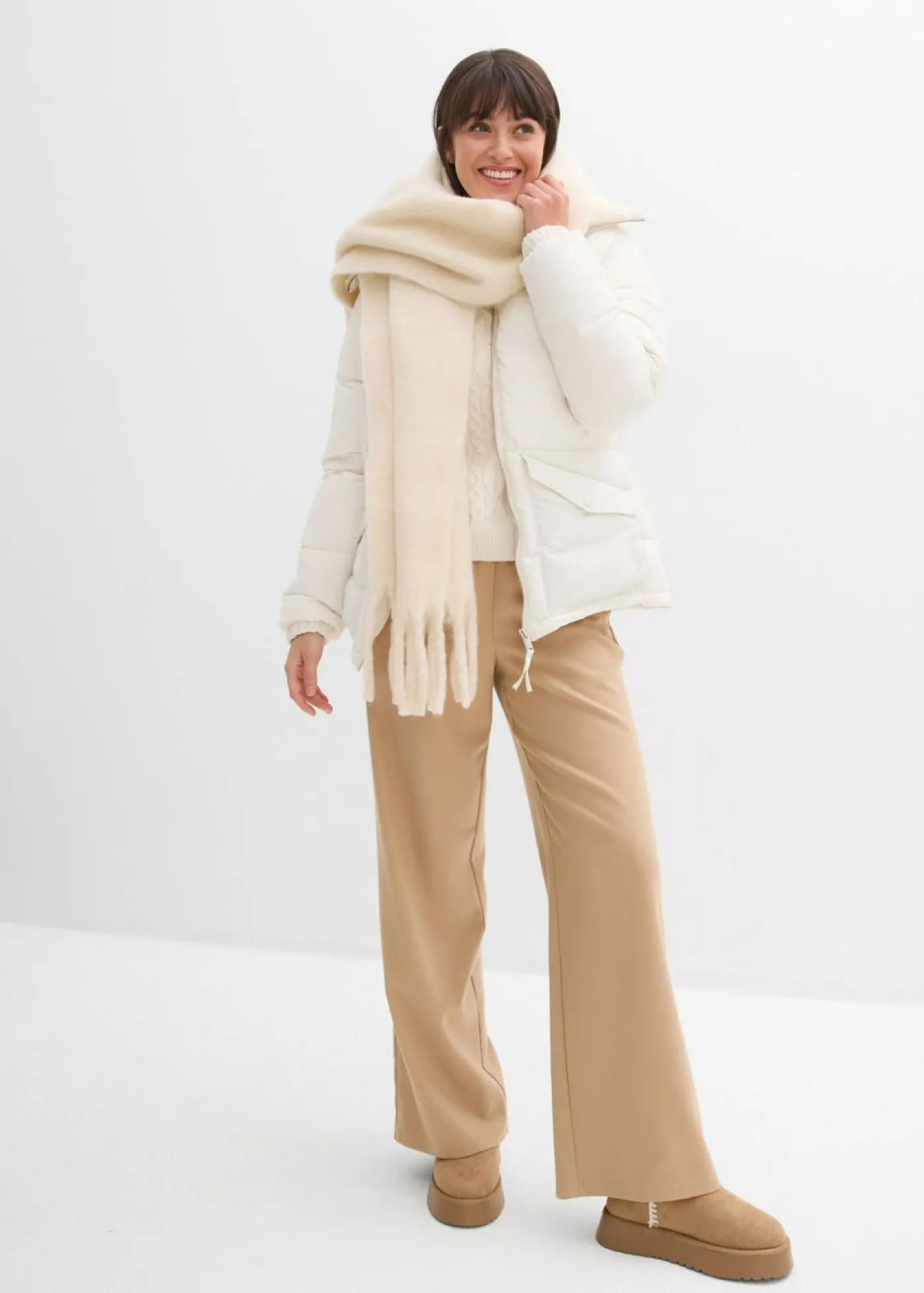 bonprix bonprix Chaqueta guateada con cuello de pelo blanco perla Best