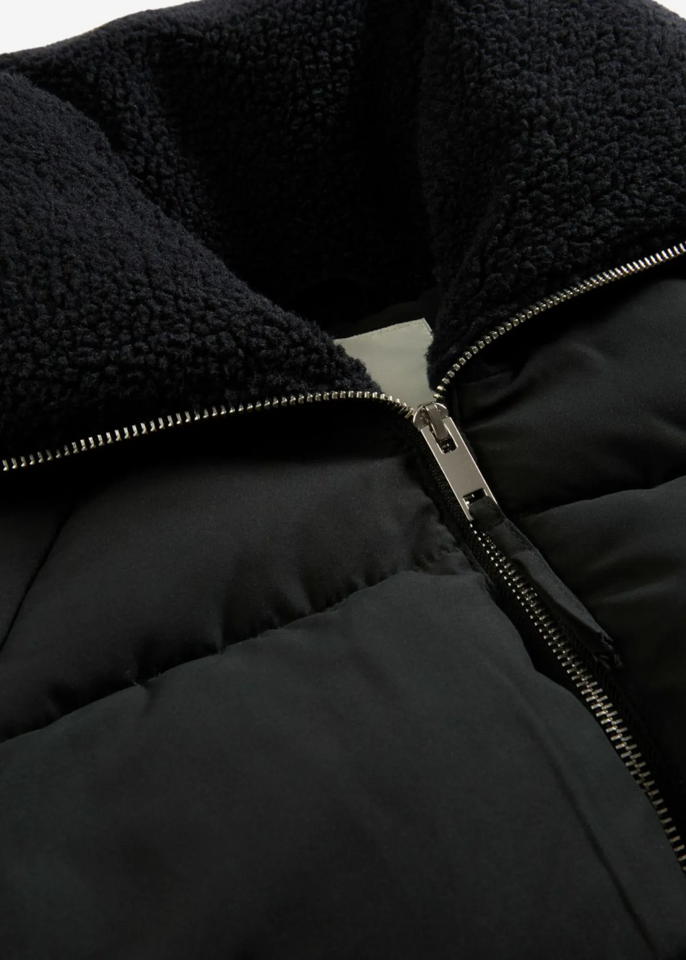 bonprix bonprix Chaqueta guateada con cuello de pelo Negro Discount
