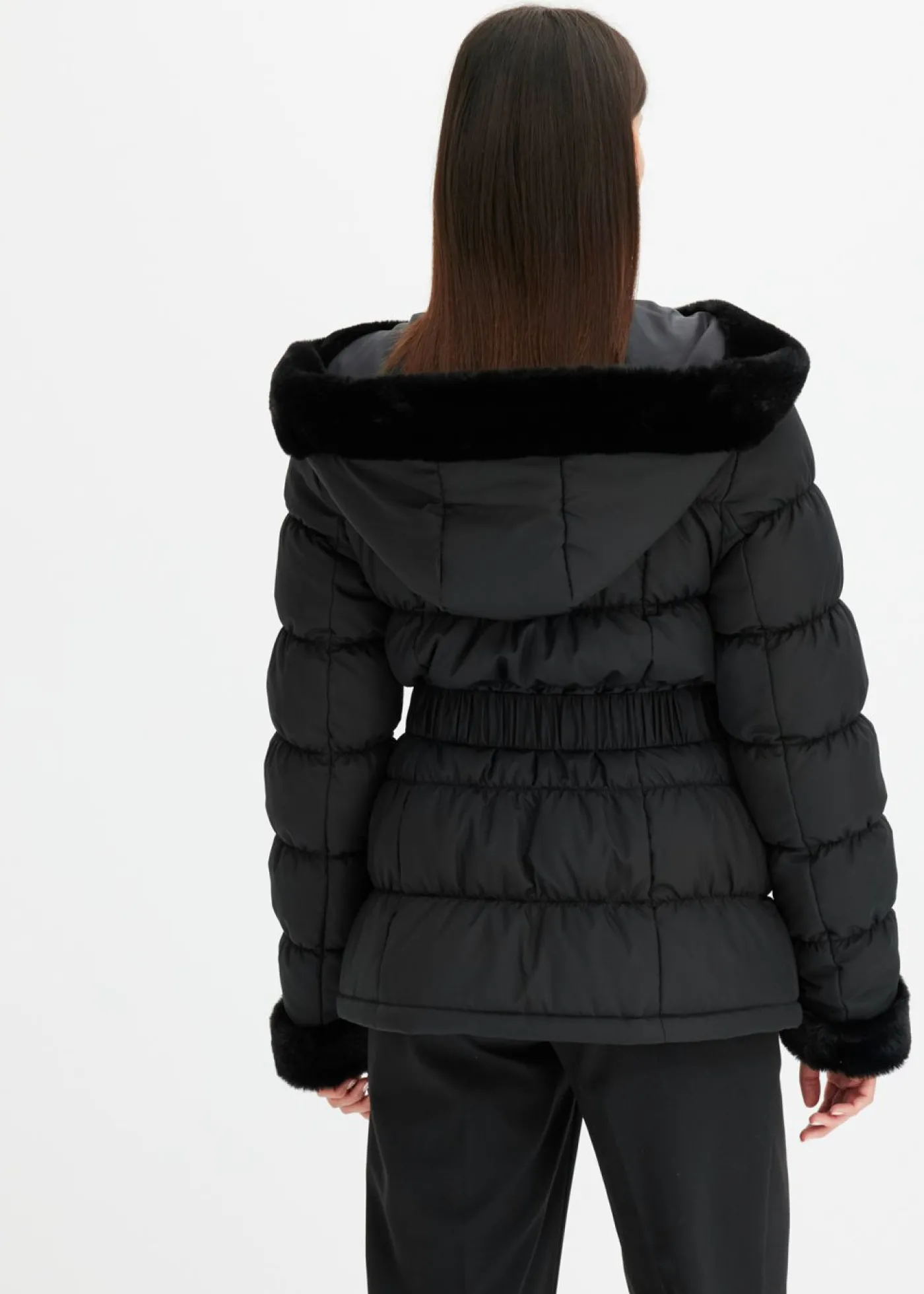 bonprix bonprix Chaqueta guateada con pelo sintético Negro Hot