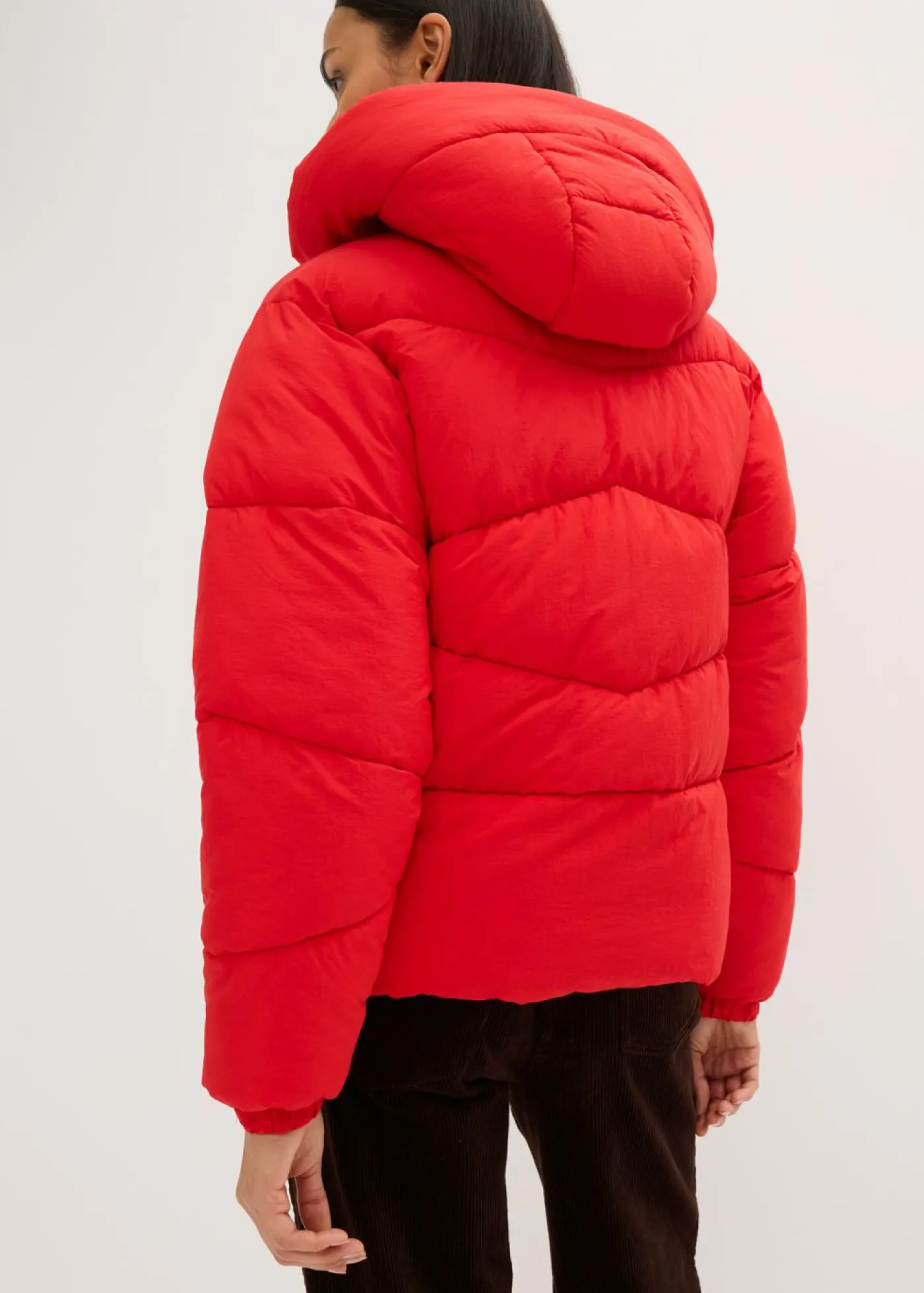 bonprix bonprix Chaqueta guateada repelente al agua rojo lava Online