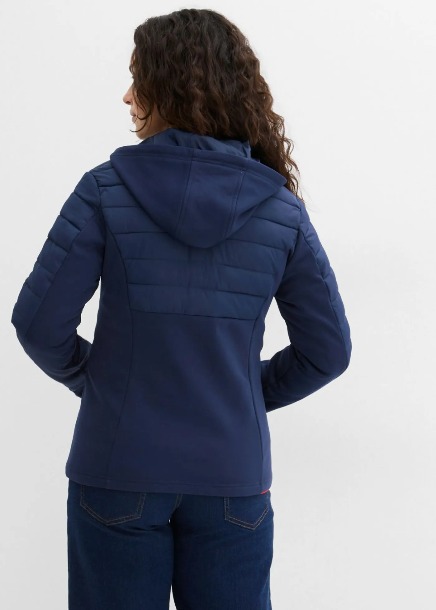 bonprix bonprix Chaqueta híbrida repelente al agua con inserciones acolchadas y de softshell Azul marino Clearance