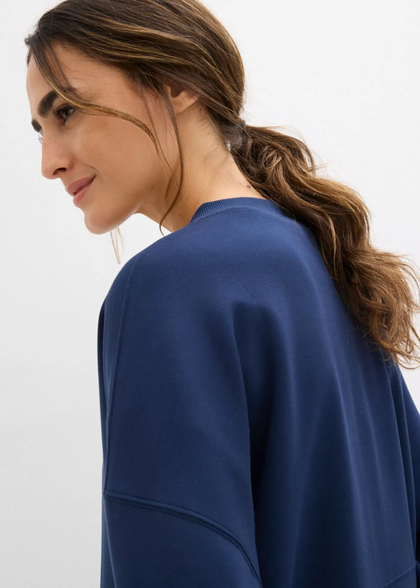 bonprix bonprix Chaqueta holgada de chándal de neopreno Azul marino Clearance