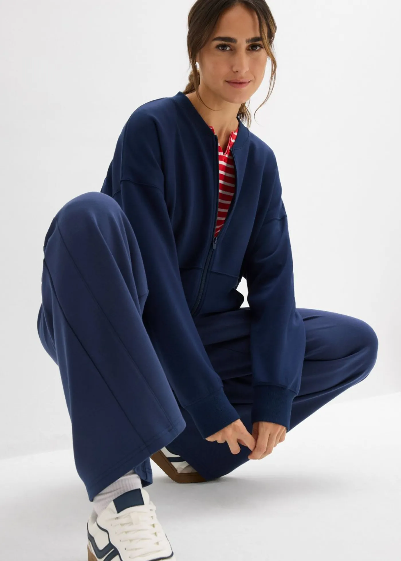 bonprix bonprix Chaqueta holgada de chándal de neopreno Azul marino Clearance