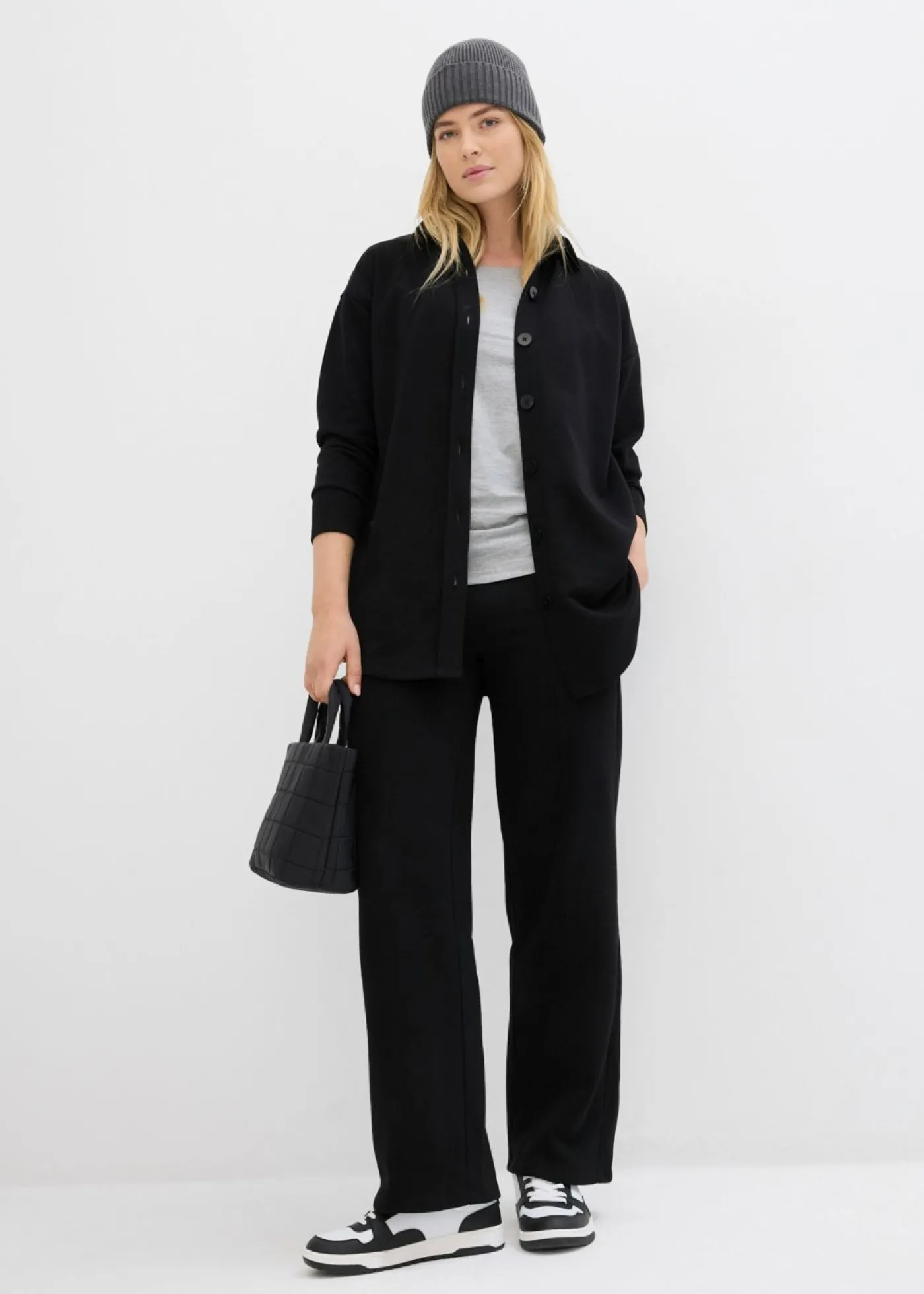 bonprix bonprix Chaqueta larga de chándal con bolsillos Negro Hot