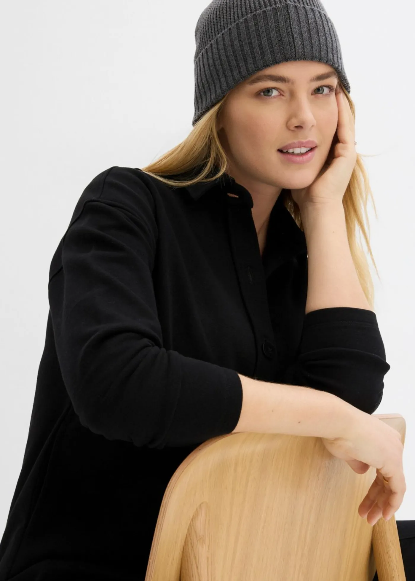 bonprix bonprix Chaqueta larga de chándal con bolsillos Negro Hot