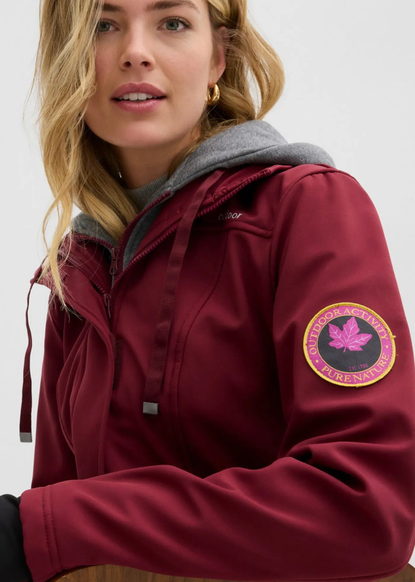 bonprix bonprix Chaqueta larga de softshell, repelente al agua, aspecto 2 en 1 Burdeos New