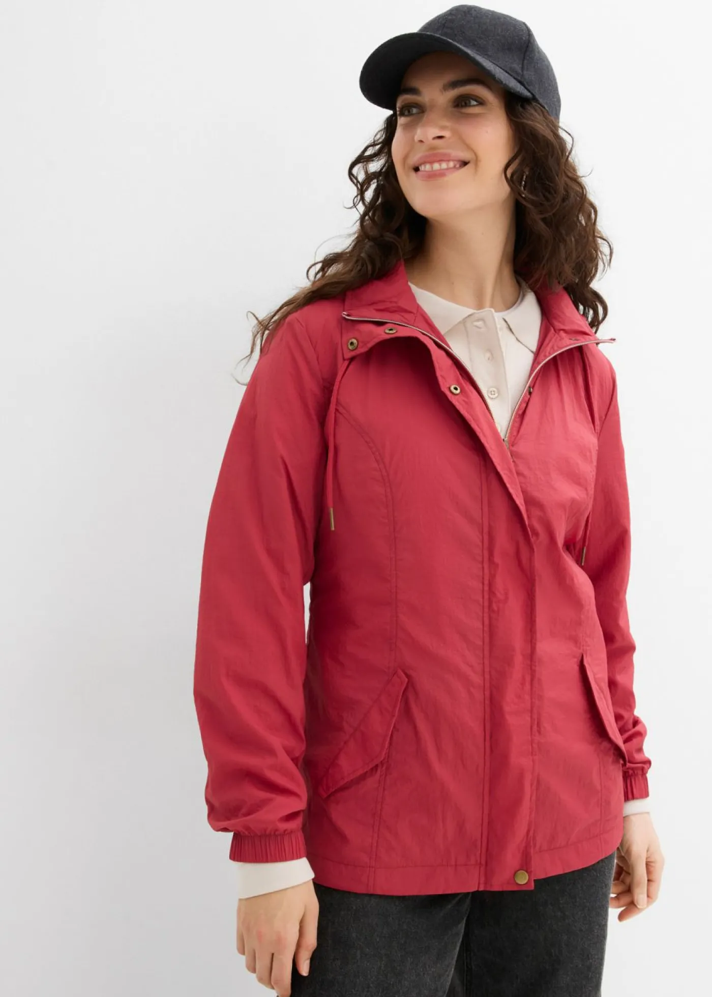 bonprix bonprix Chaqueta ligera de entretiempo con capucha Cereza Sale