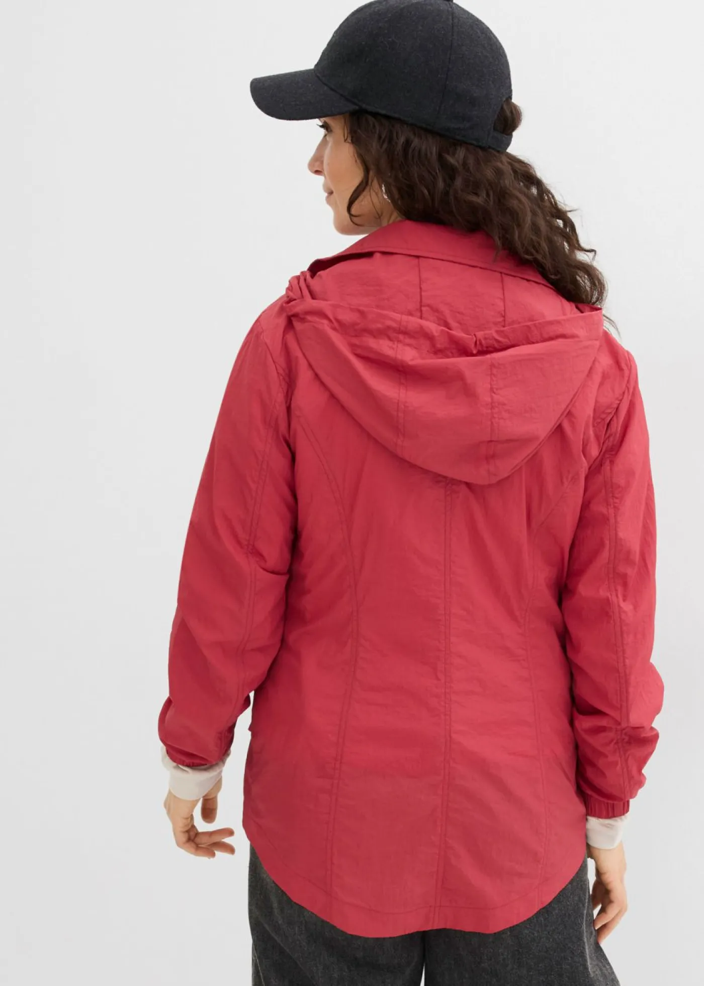 bonprix bonprix Chaqueta ligera de entretiempo con capucha Cereza Sale