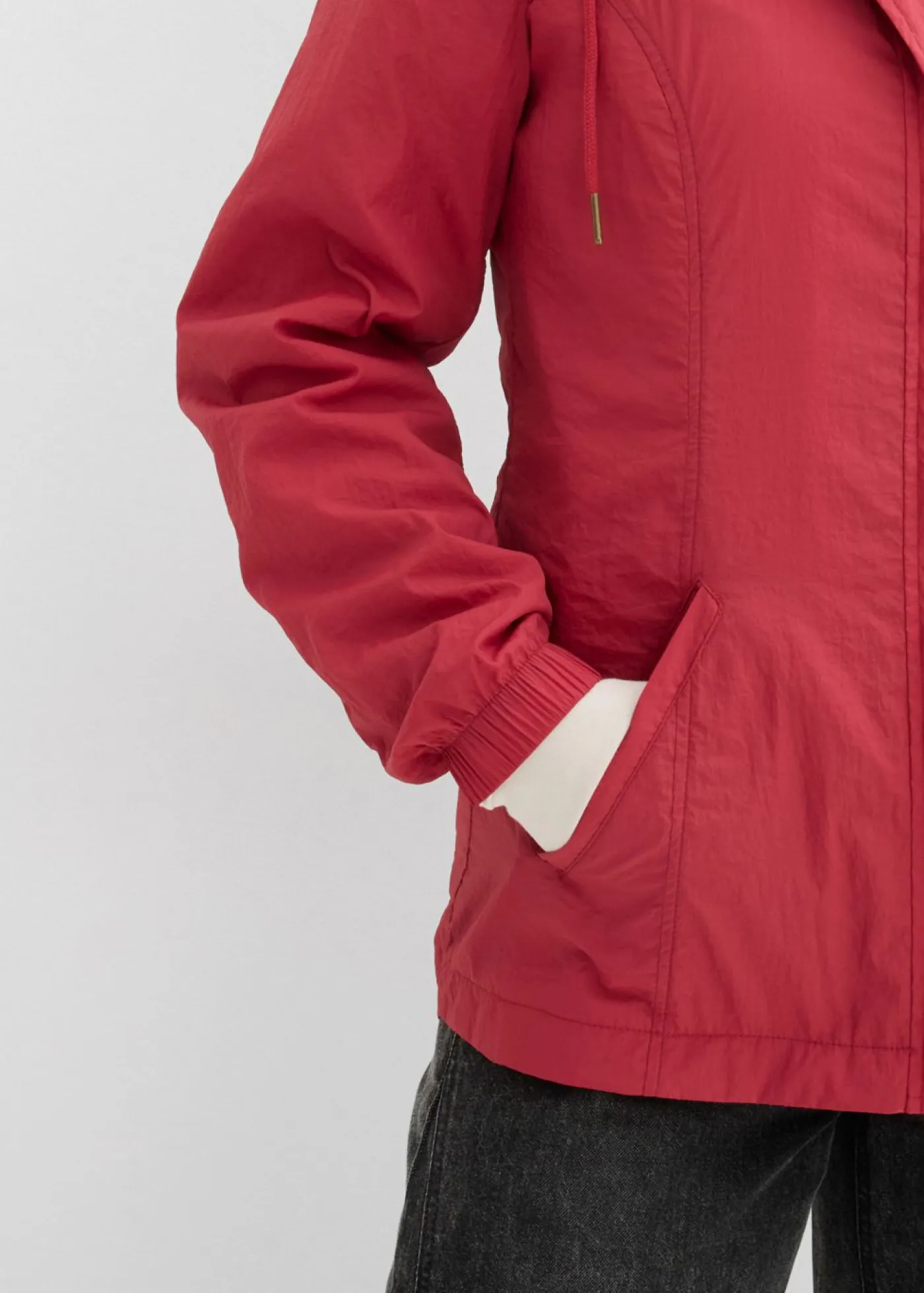 bonprix bonprix Chaqueta ligera de entretiempo con capucha Cereza Sale
