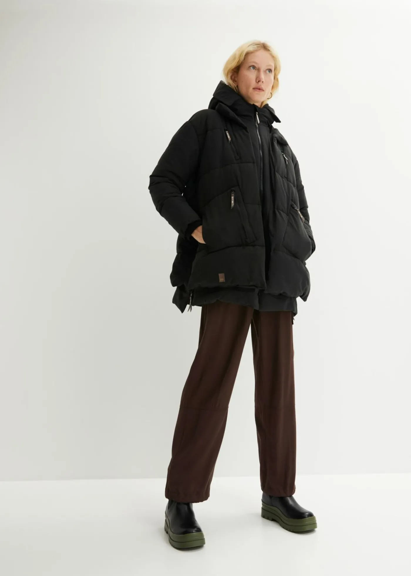 bonprix bonprix Chaqueta oversize de invierno con capucha Negro Outlet