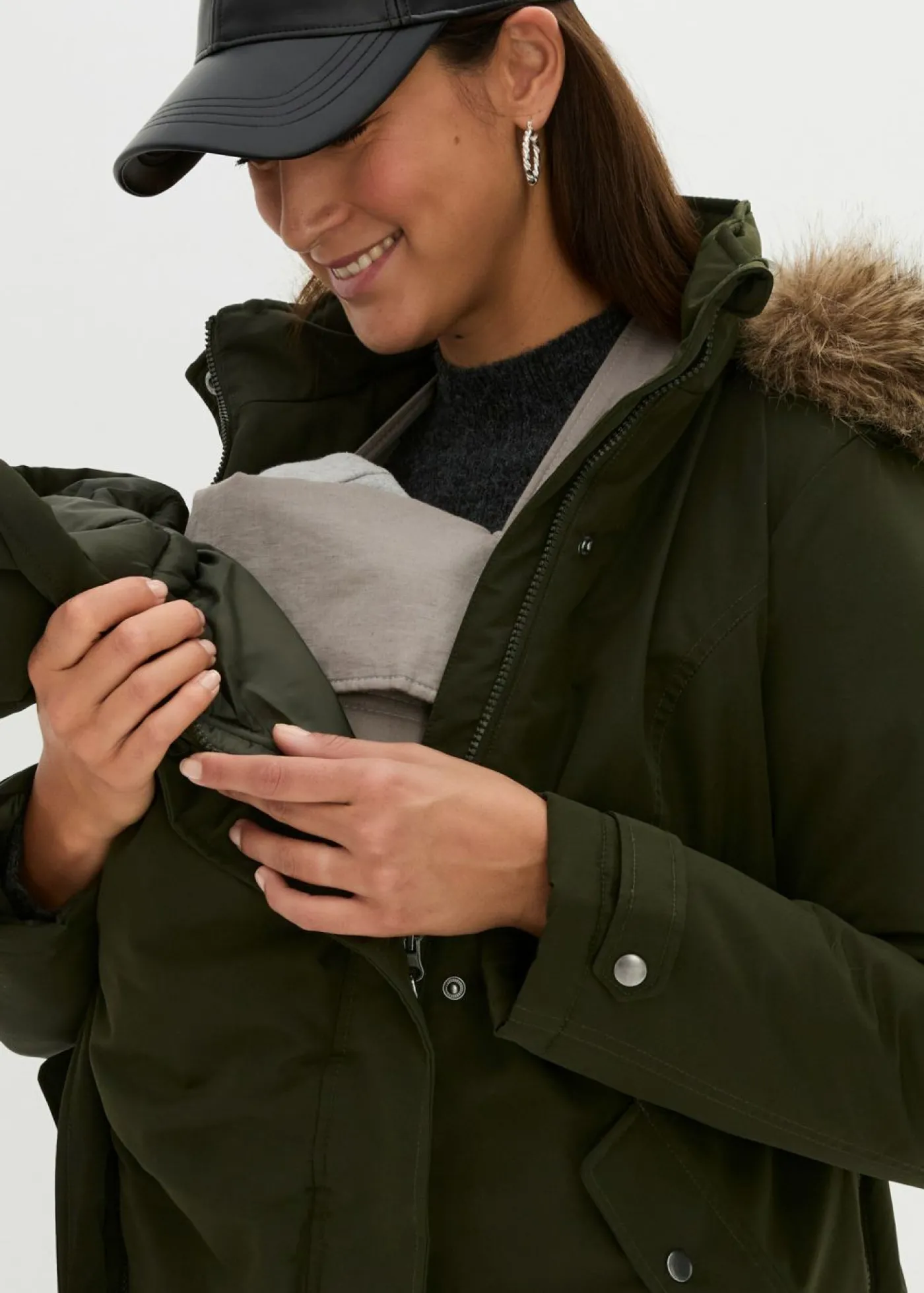 bonprix bonprix Chaqueta premamá funcional y de porteo 3 en 1 Verde oliva Discount