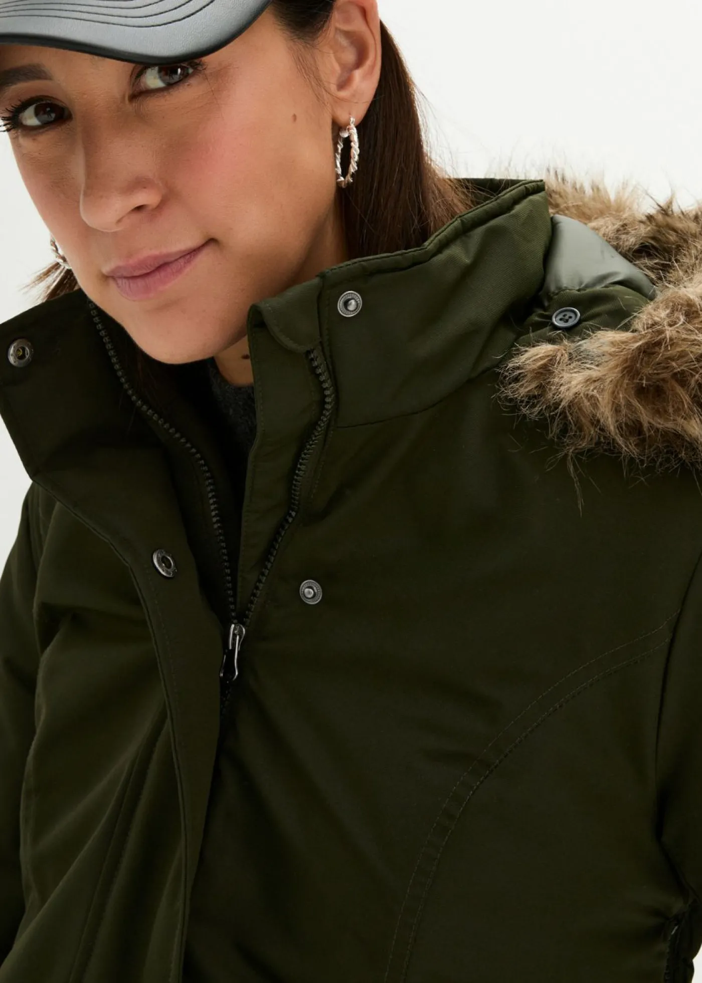 bonprix bonprix Chaqueta premamá funcional y de porteo 3 en 1 Verde oliva Discount