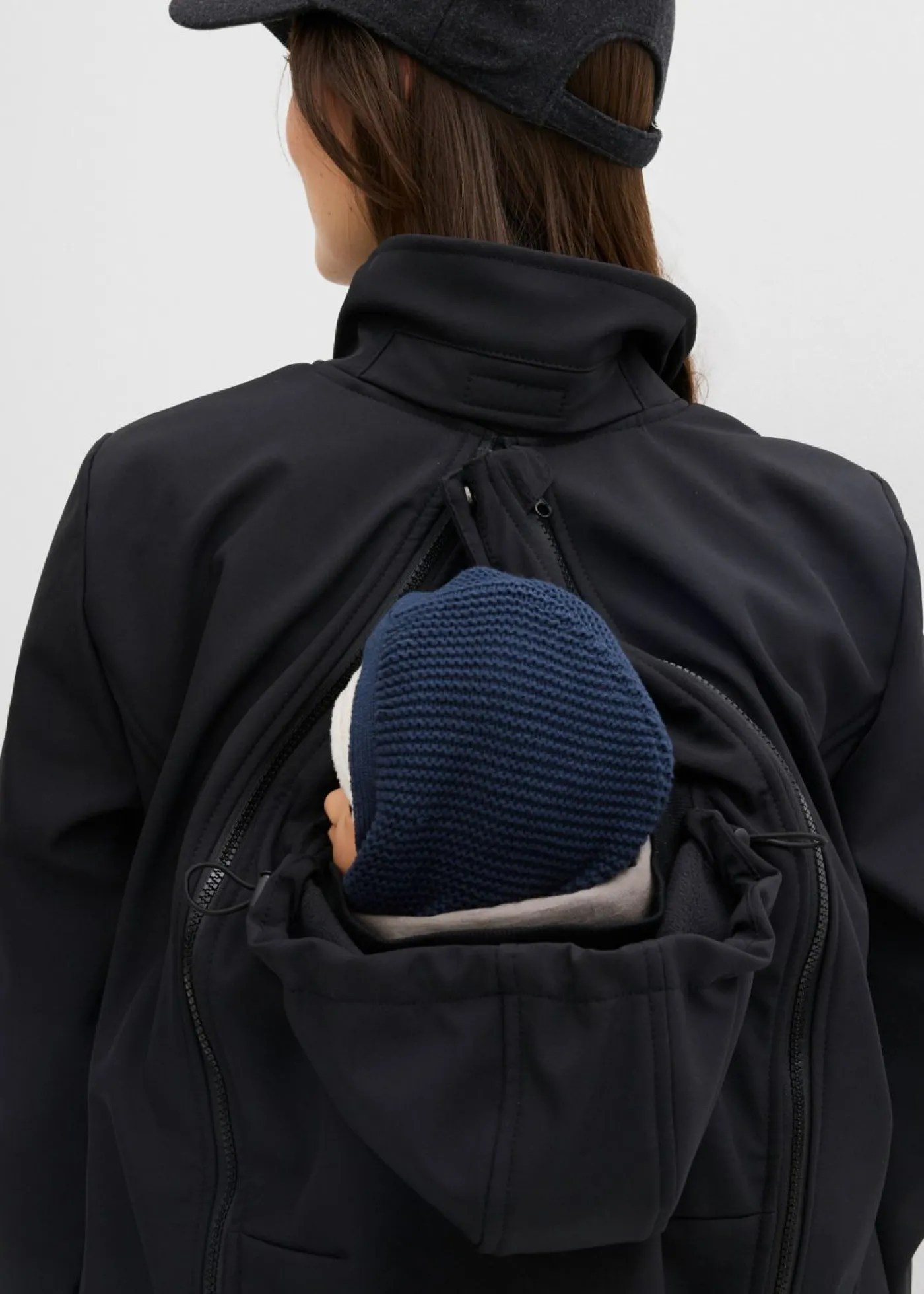 bonprix bonprix Chaqueta softshell 4 en 1 con inserto para bebé en la parte delantera y trasera Negro Best