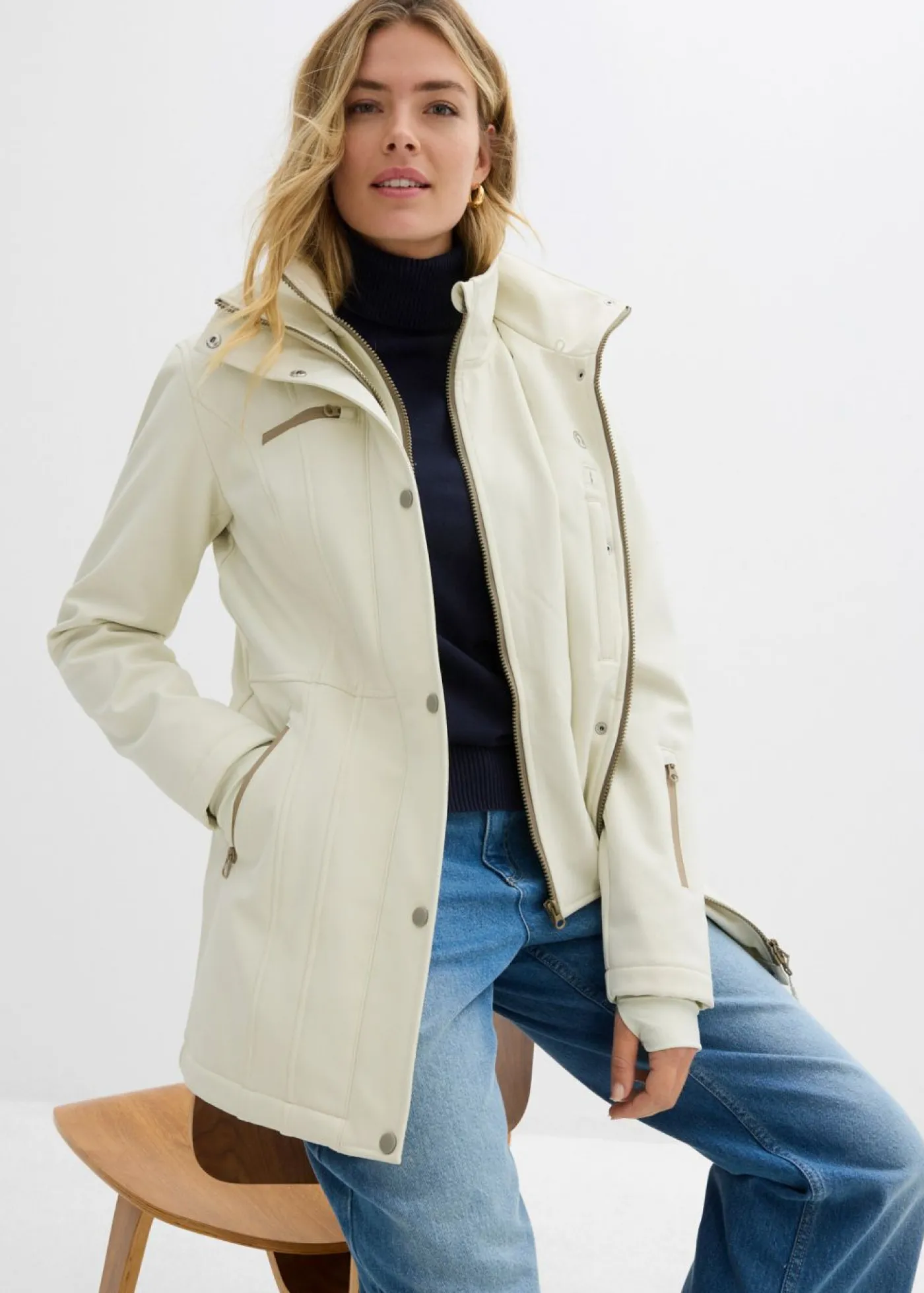 bonprix bonprix Chaqueta softshell elástica con diseño largo y tejido repelente al agua Beige Sale