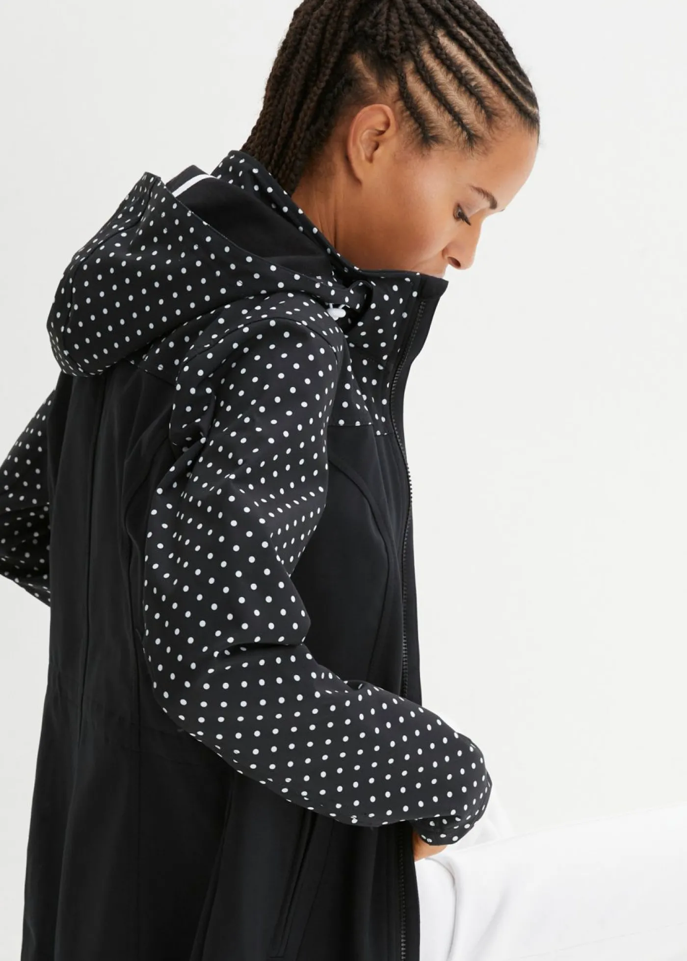 bonprix bonprix Chaqueta softshell repelente al agua con corte entallado negro topos Best