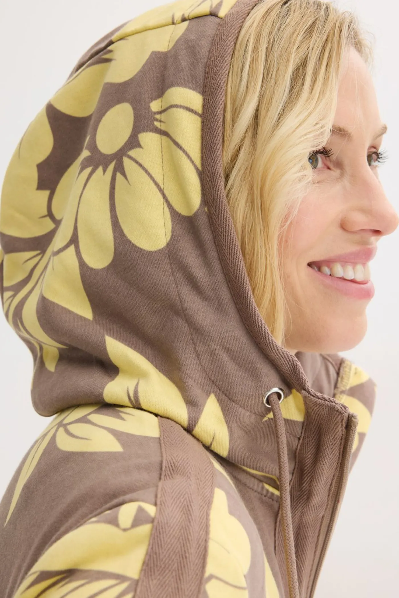 bonprix bonprix Chaqueta tipo sudadera con algodón Marrón grisáceo/amarillo claro de flores Discount