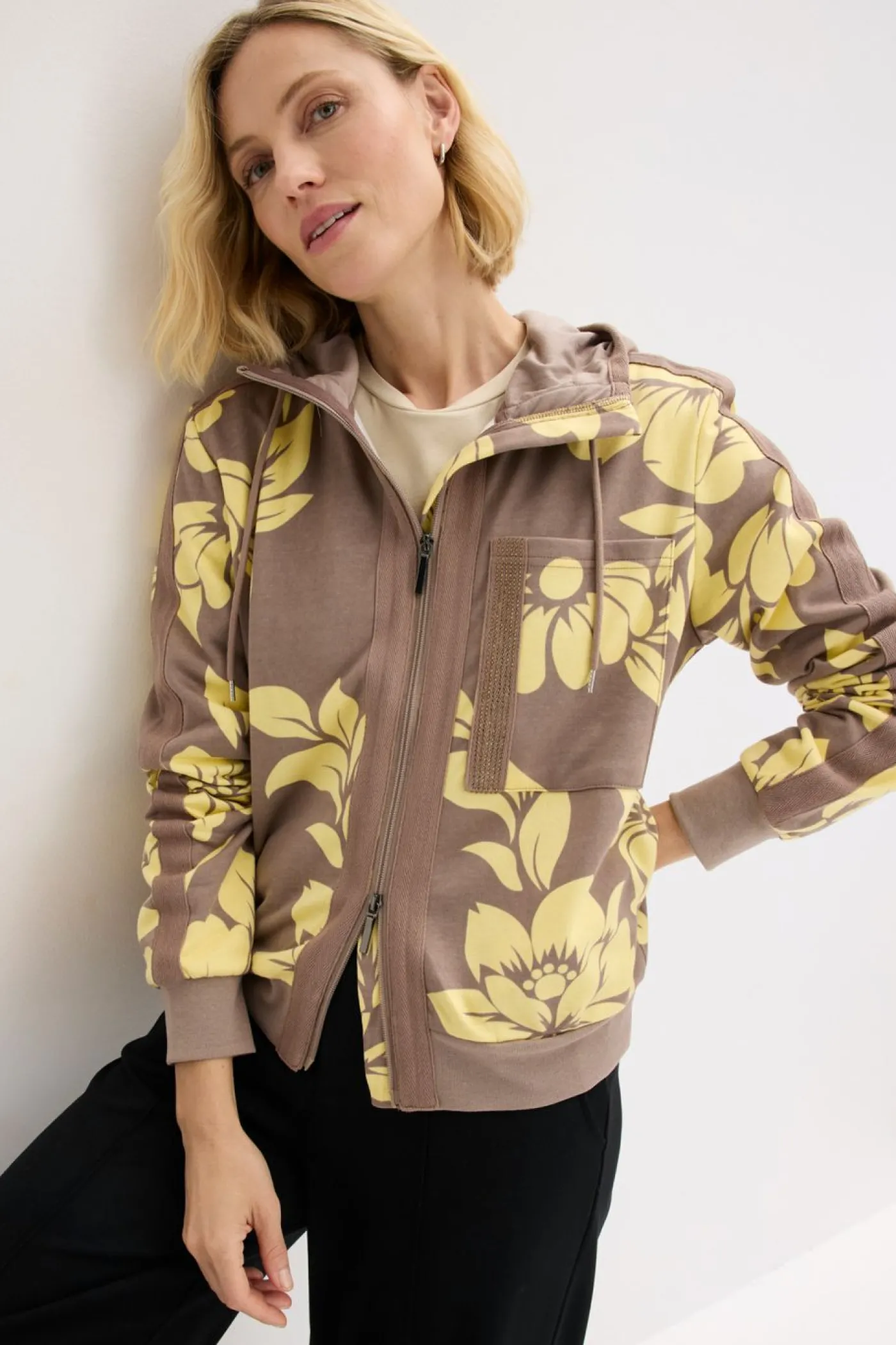 bonprix bonprix Chaqueta tipo sudadera con algodón Marrón grisáceo/amarillo claro de flores Discount