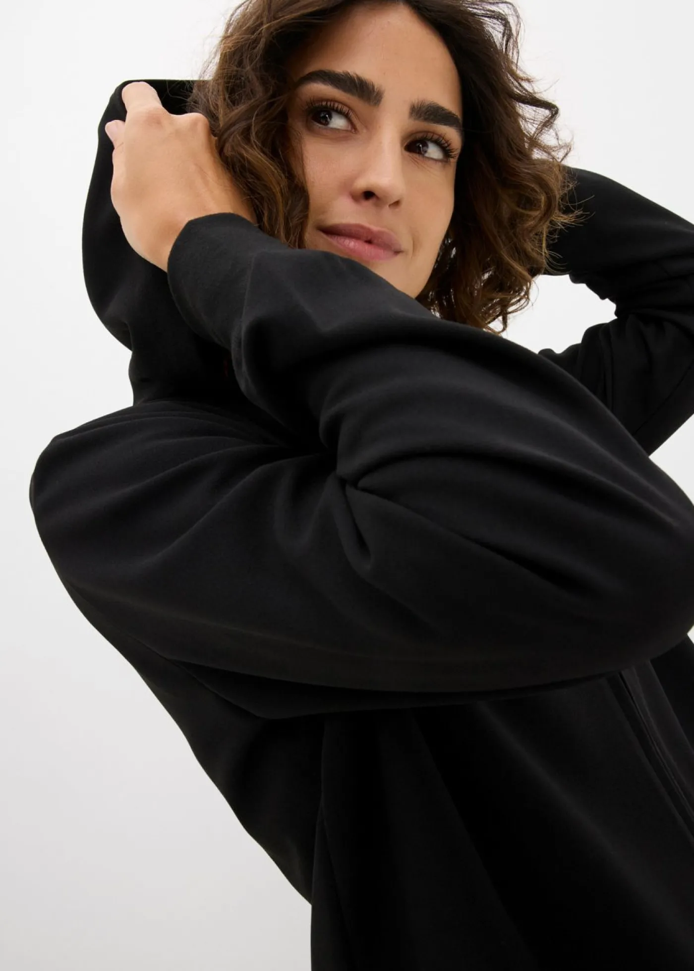 bonprix bonprix Chaqueta tipo sudadera con capucha y cremallera Negro Online