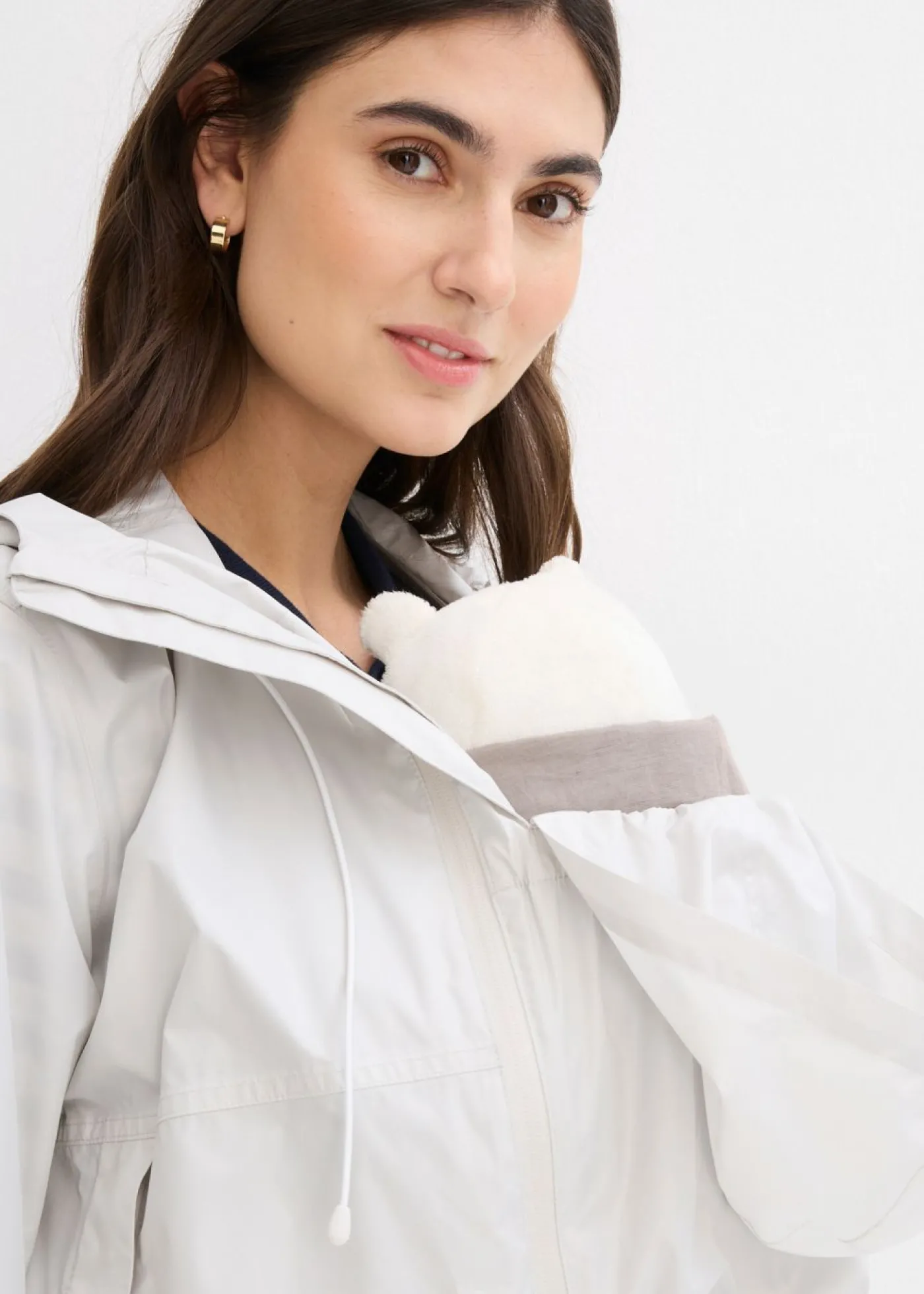 bonprix bonprix Chaqueta ultraligera premamá/de porteo resistente al viento y a la lluvia Plata Clearance