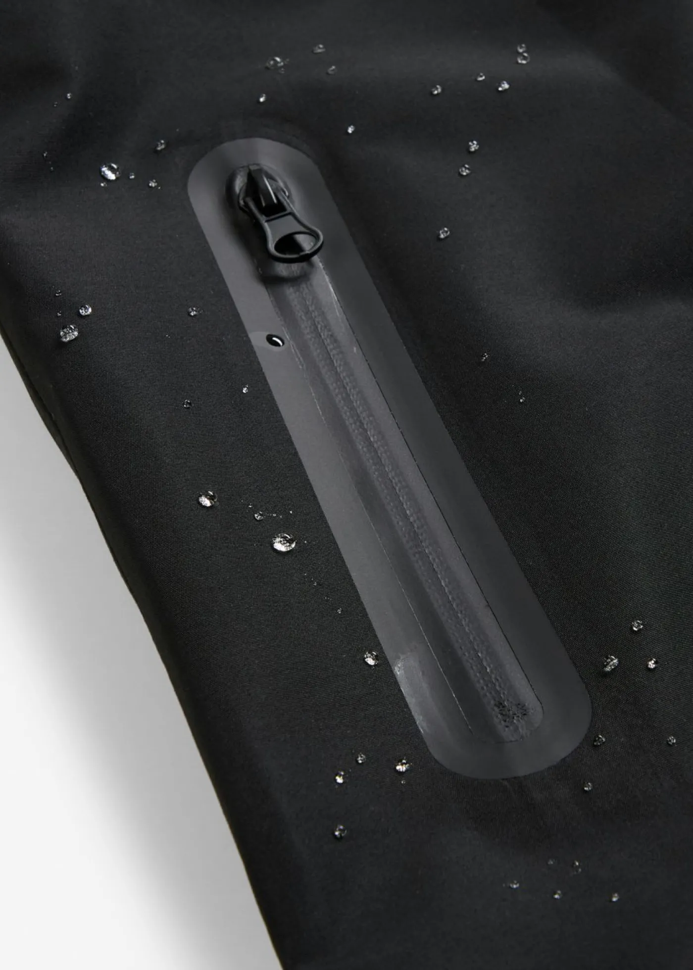 bonprix bonprix Chubasquero ligero Azul ártico/negro Outlet