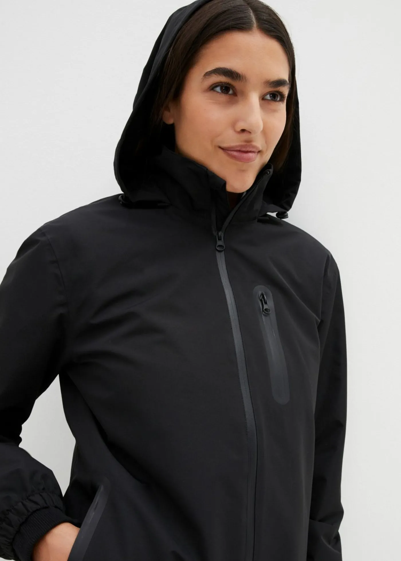 bonprix bonprix Chubasquero ligero Azul ártico/negro Outlet