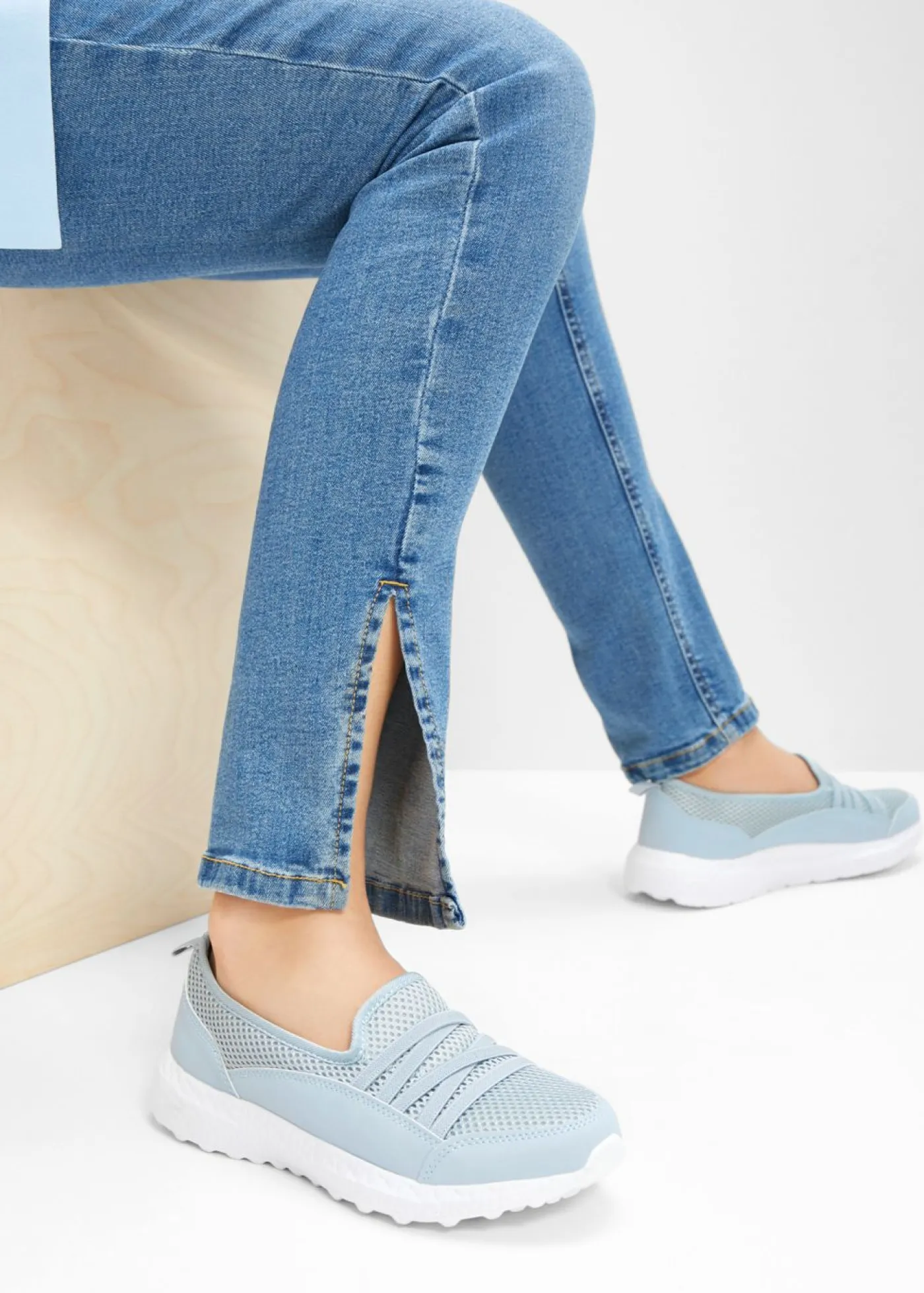 bonprix bonprix Cómodas zapatillas, slip in, con suela fina Azul claro New