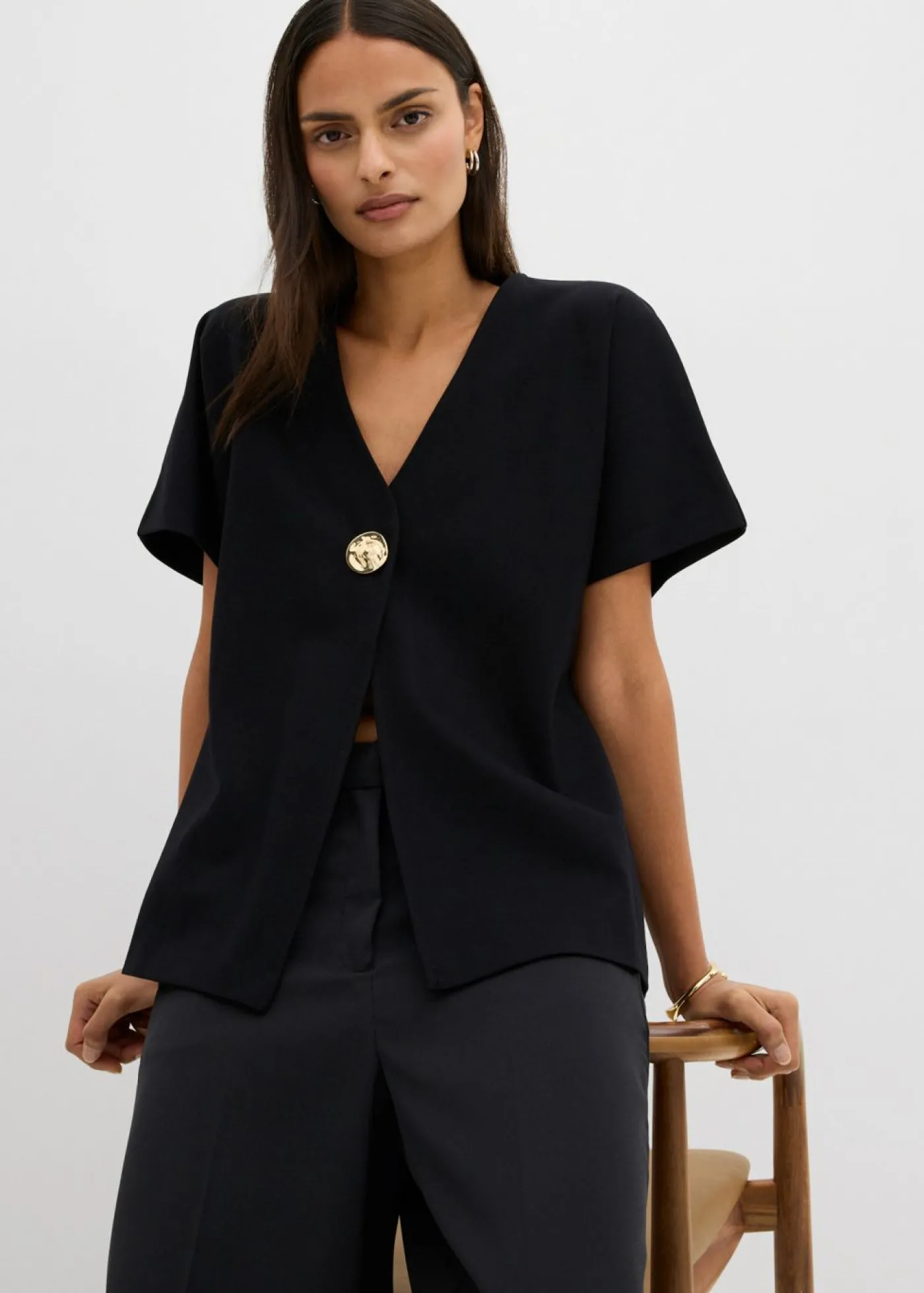 bonprix bonprix Cómodo chaleco de tejido Punto di Roma con botones decorativos Negro Online
