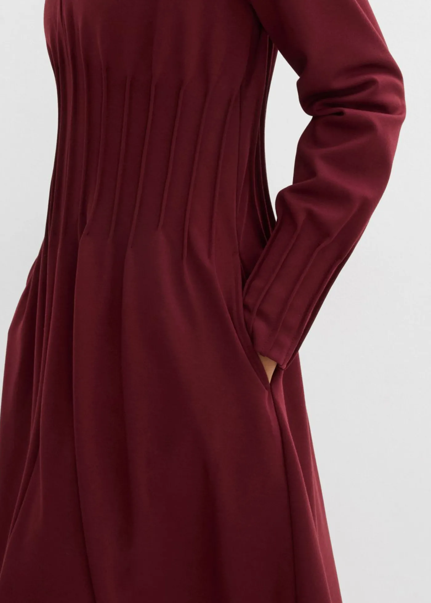 bonprix bonprix Cómodo vestido de mezcla de viscosa con pinzas decorativas rojo avellana New