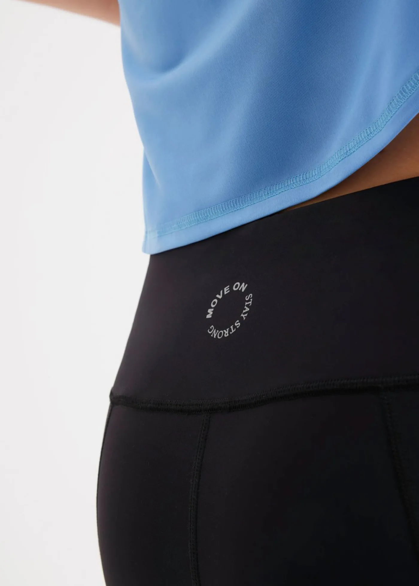 bonprix bonprix Cómodos leggings deportivos capri con bolsillo para móvil y material de secado rápido Negro Discount