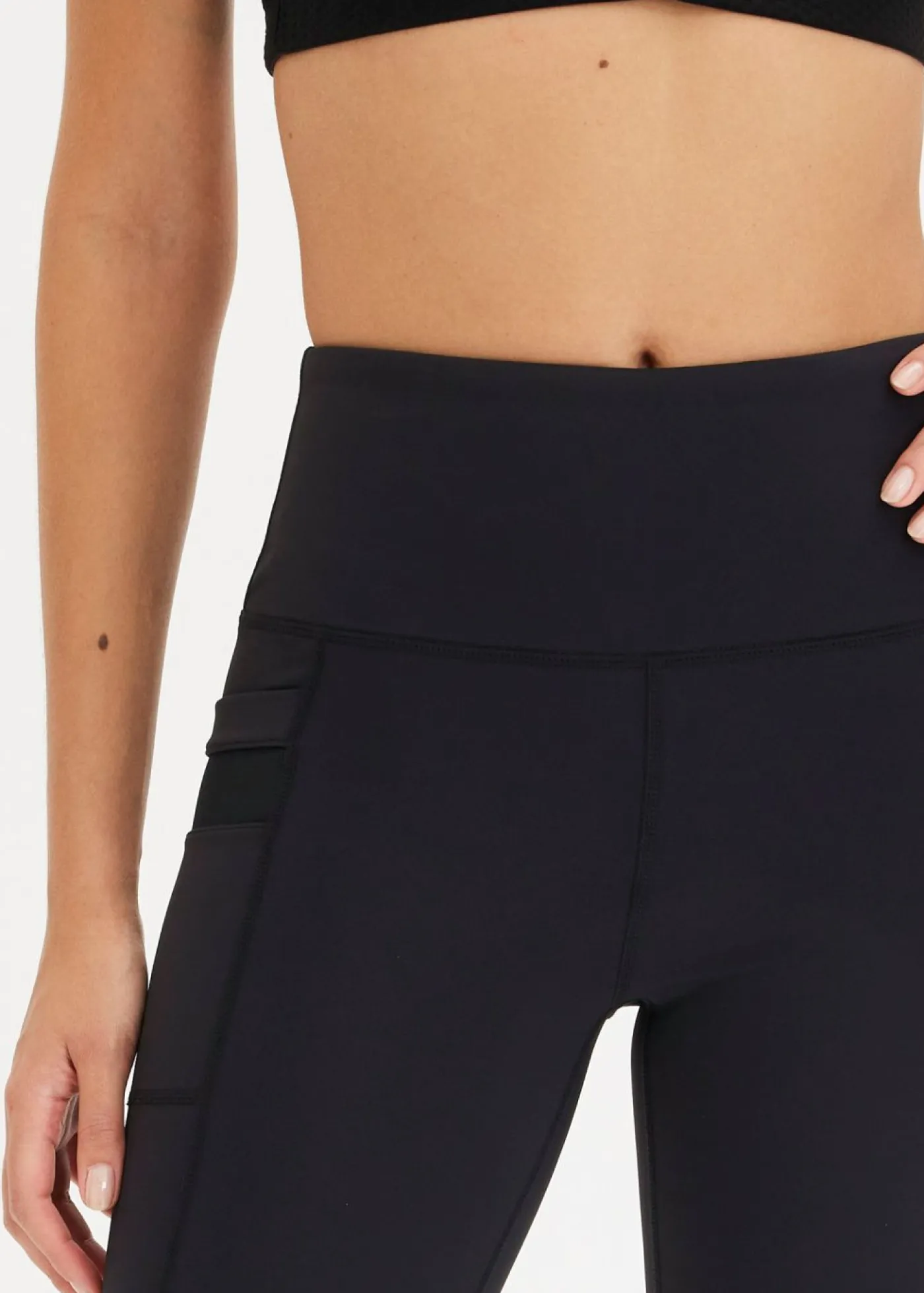 bonprix bonprix Cómodos leggings deportivos con malla y bolsillo para móvil Negro Online