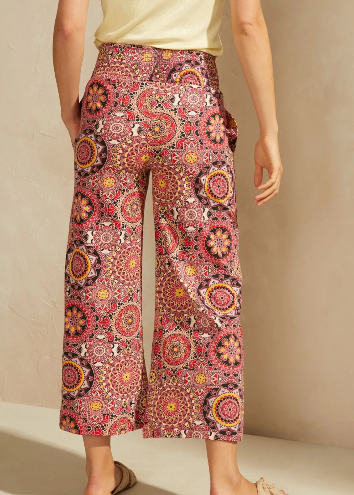 bonprix bonprix Culotte ancho capri de punto con cinturilla ancha de nido de abeja Rojo atardecer con patrón paisley Sale