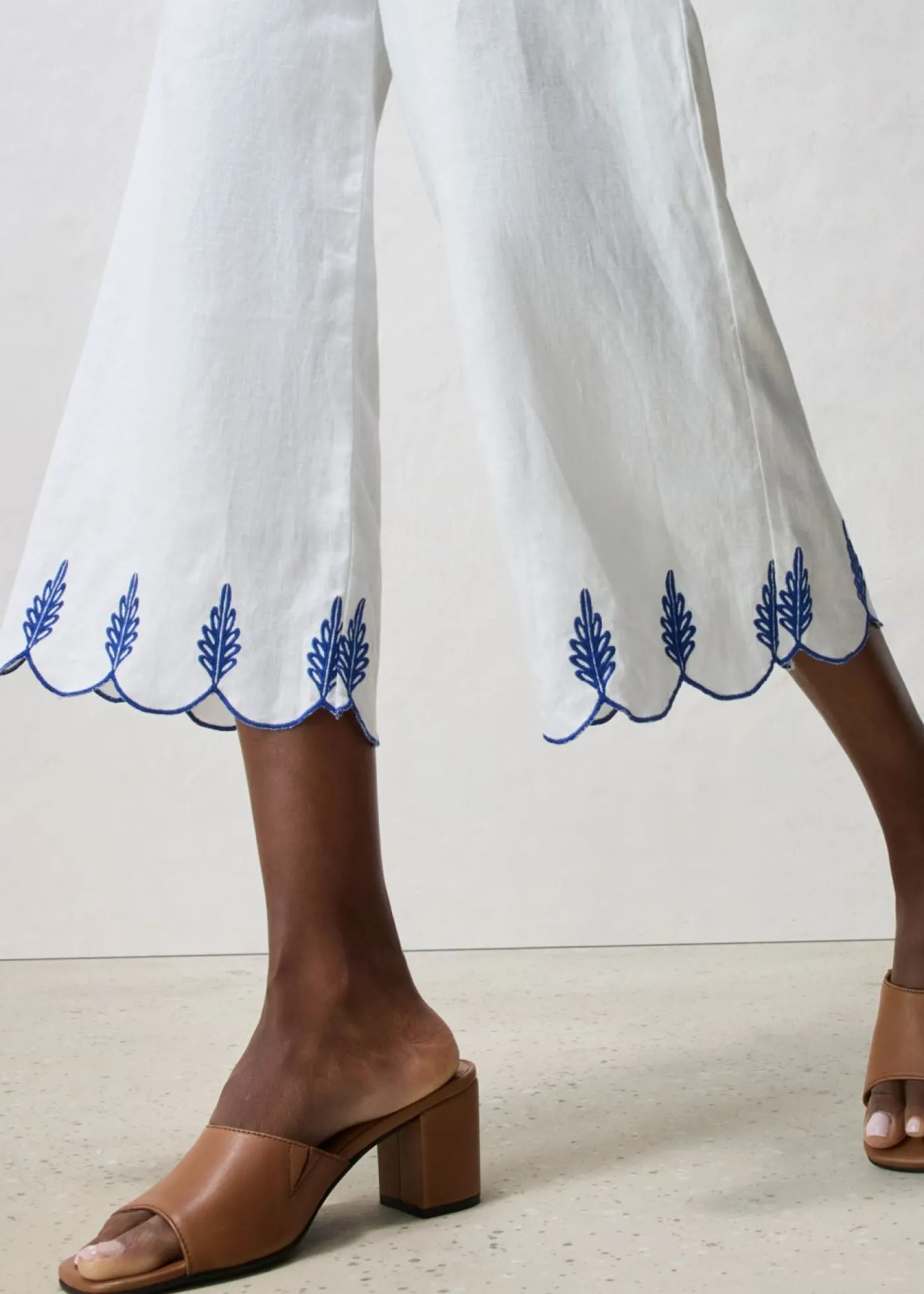 bonprix bonprix Culotte de lino con cinturón (conjunto de 2 piezas) Blanco Outlet