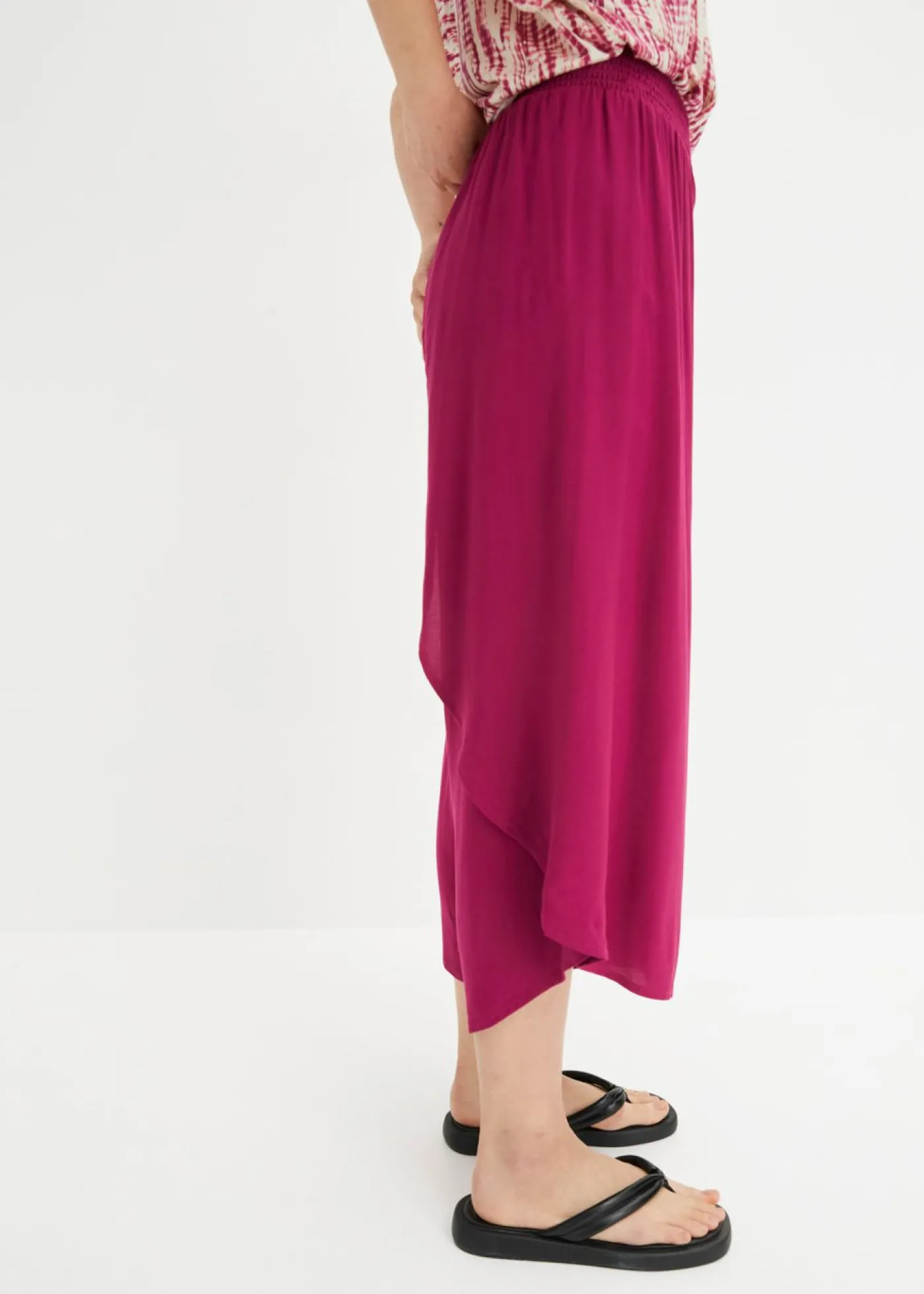 bonprix bonprix Culotte hasta la pantorrilla de viscosa sostenible Violeta Online