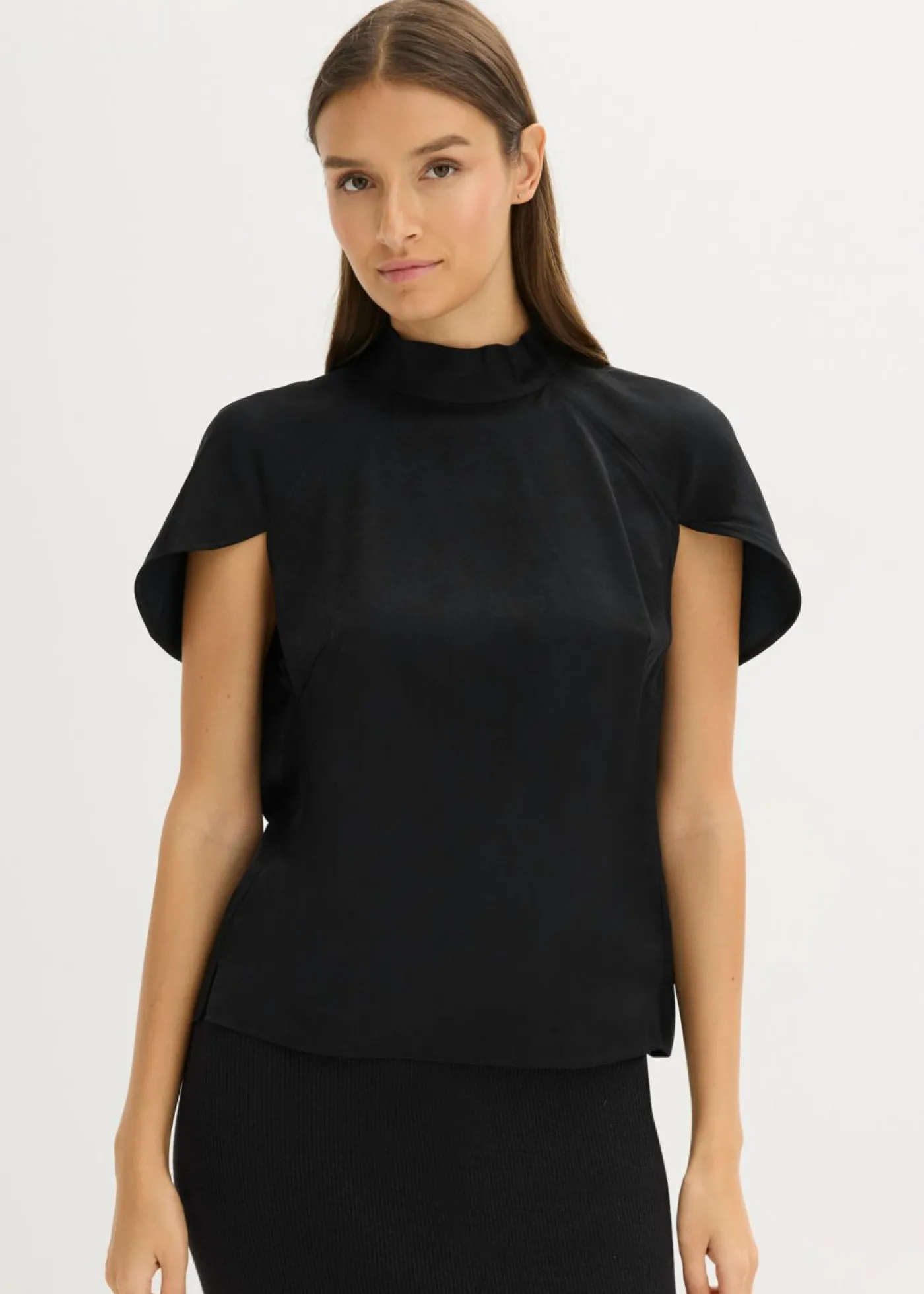 bonprix bonprix Elegante blusa de manga corta de satén brillante Negro Discount