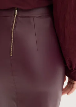 bonprix bonprix Falda de piel sintética hasta la rodilla con ajuste favorecedor rojo burdeos
