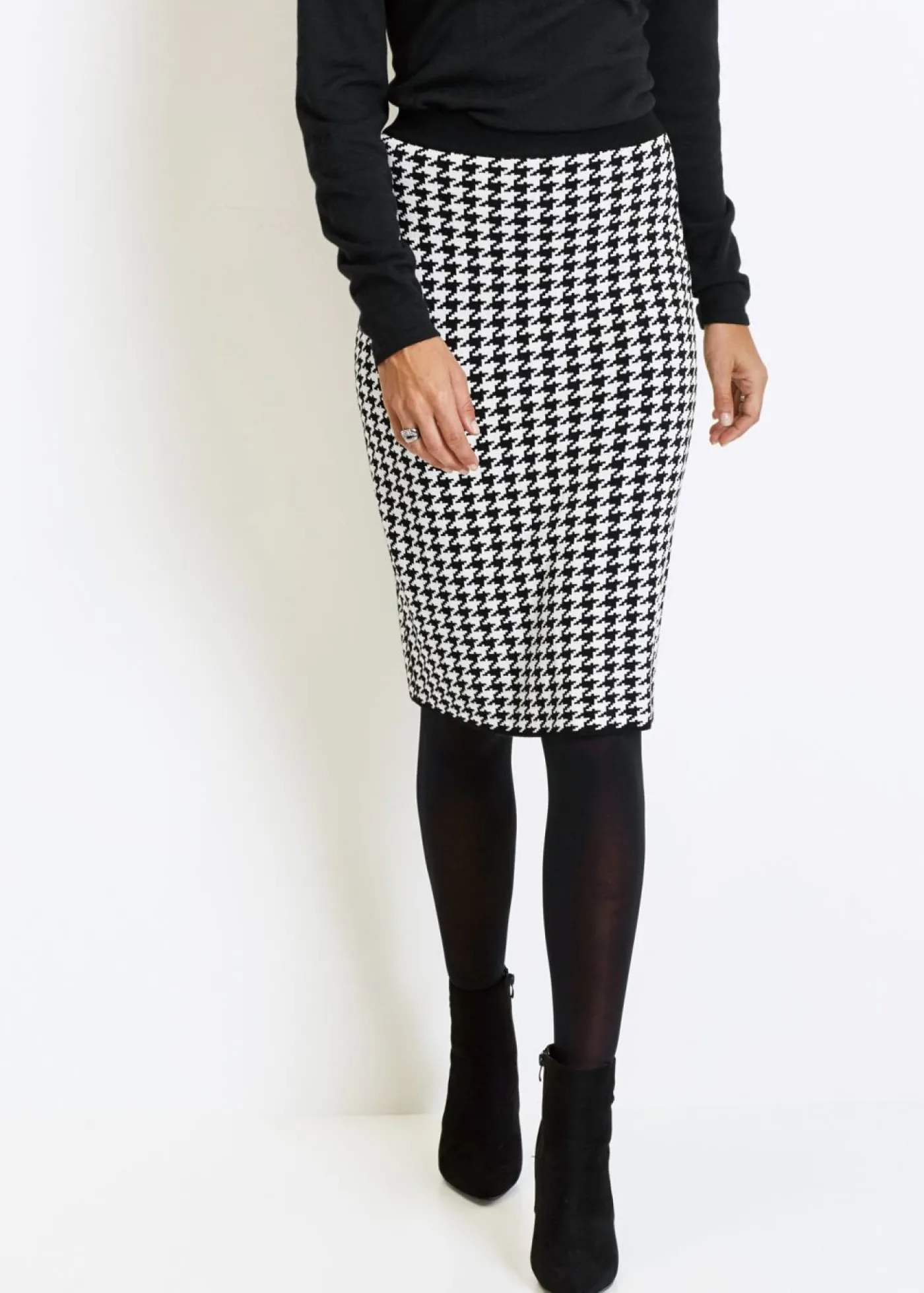bonprix bonprix Falda de punto negro / crema suave a cuadros Sale