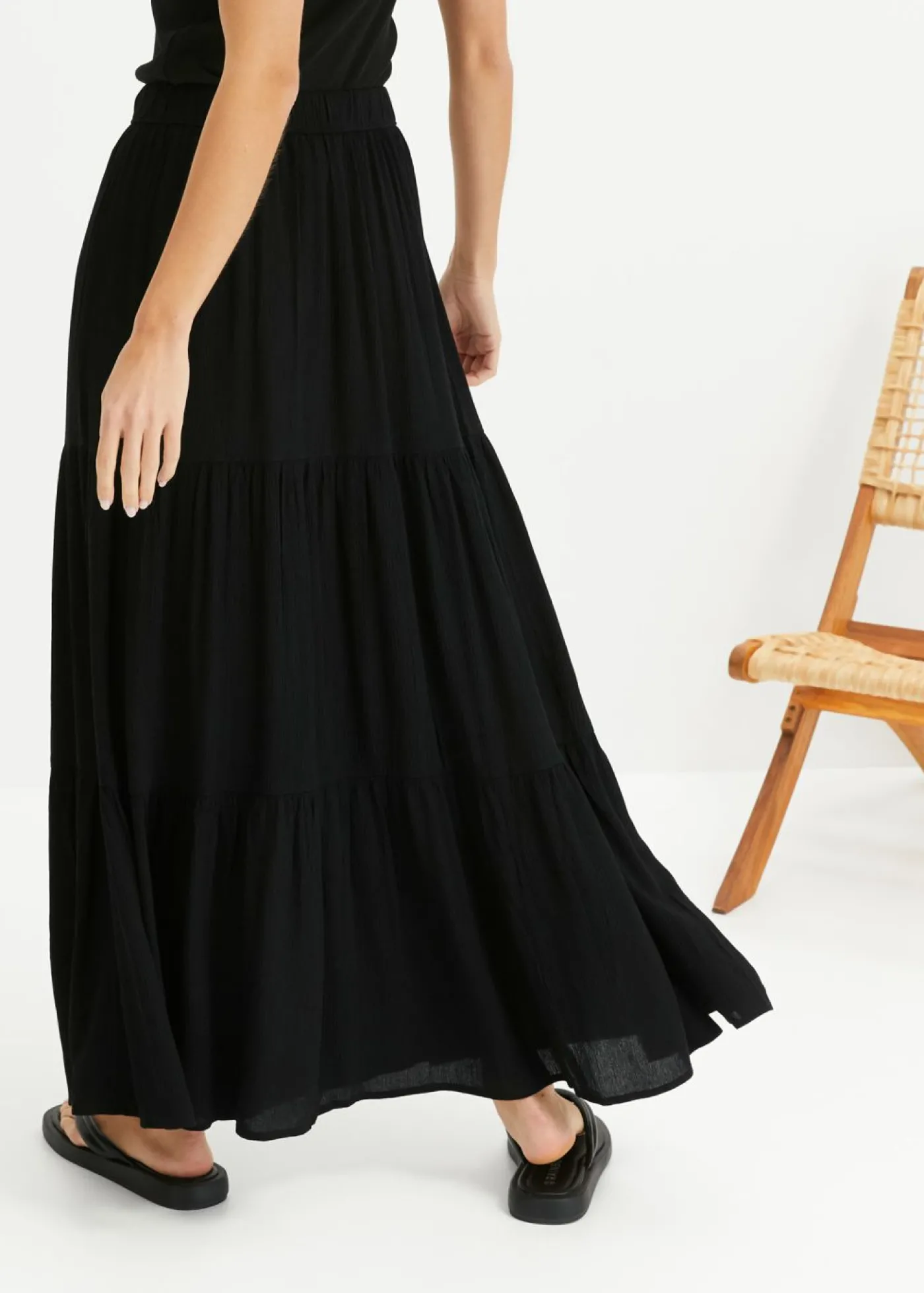 bonprix bonprix Falda larga a capas de viscosa estructurada Negro Best