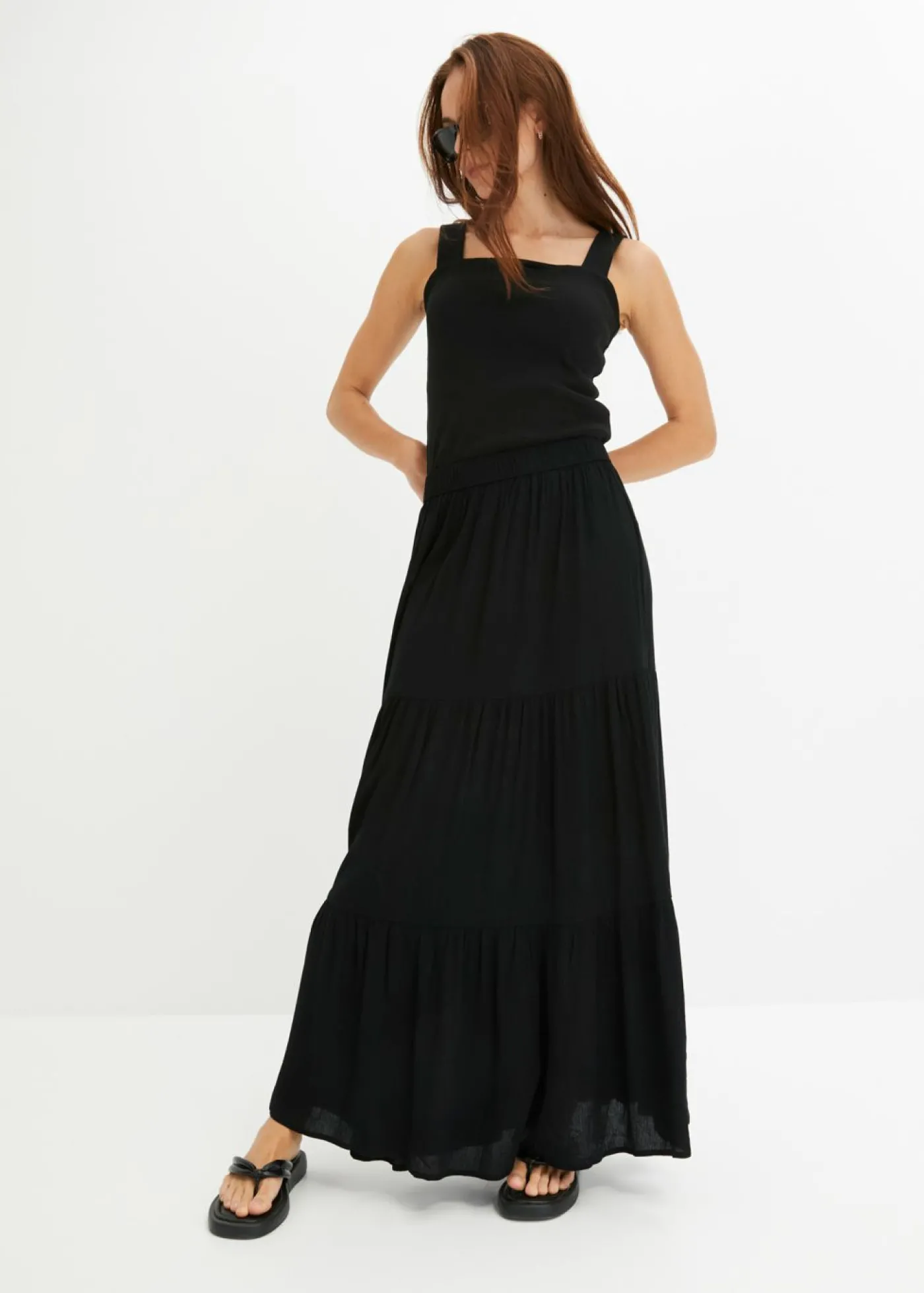 bonprix bonprix Falda larga a capas de viscosa estructurada Negro Best