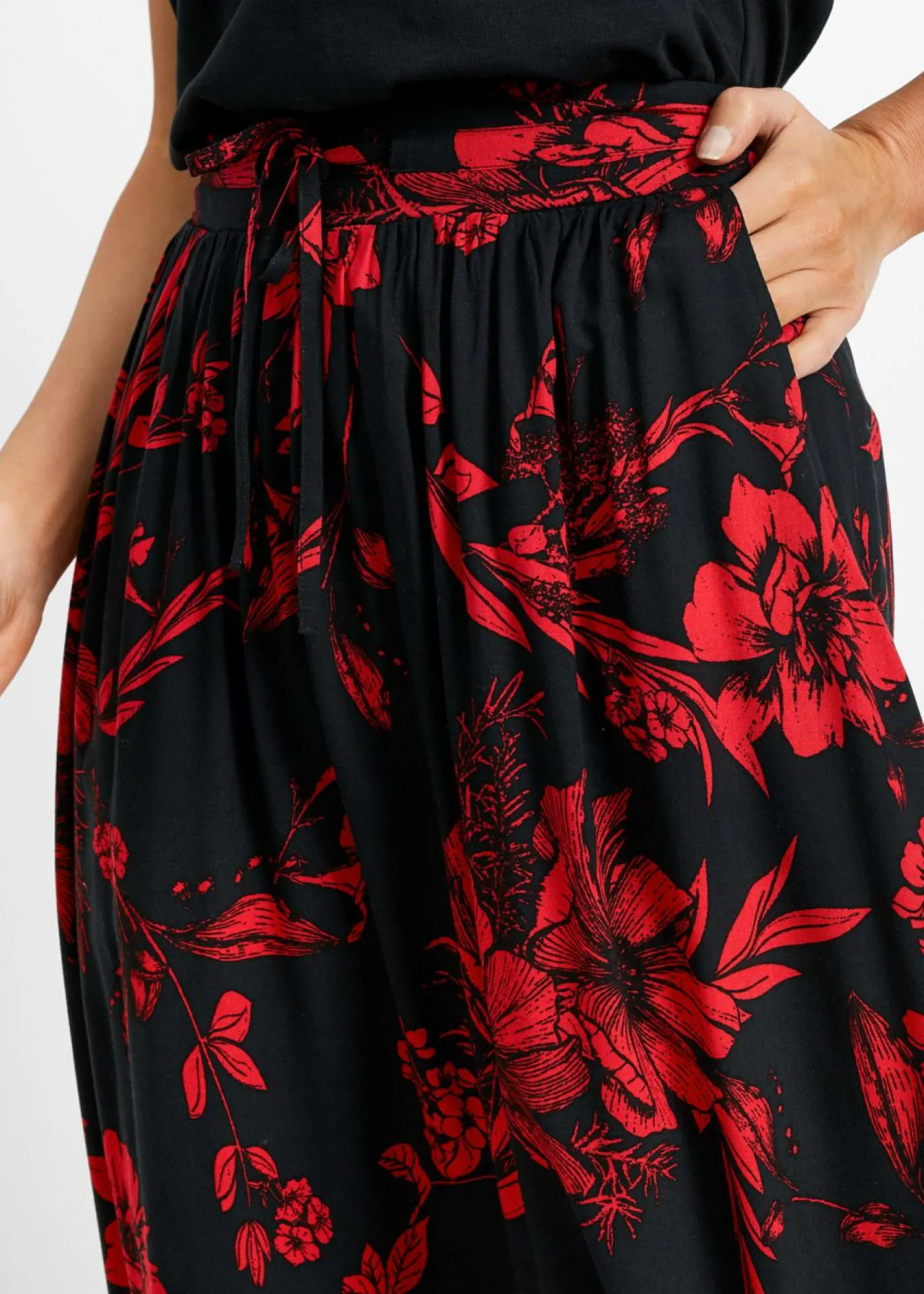 bonprix bonprix Falda larga de viscosa con cinturilla cómoda y lazo de anudar Negro-rojo Online