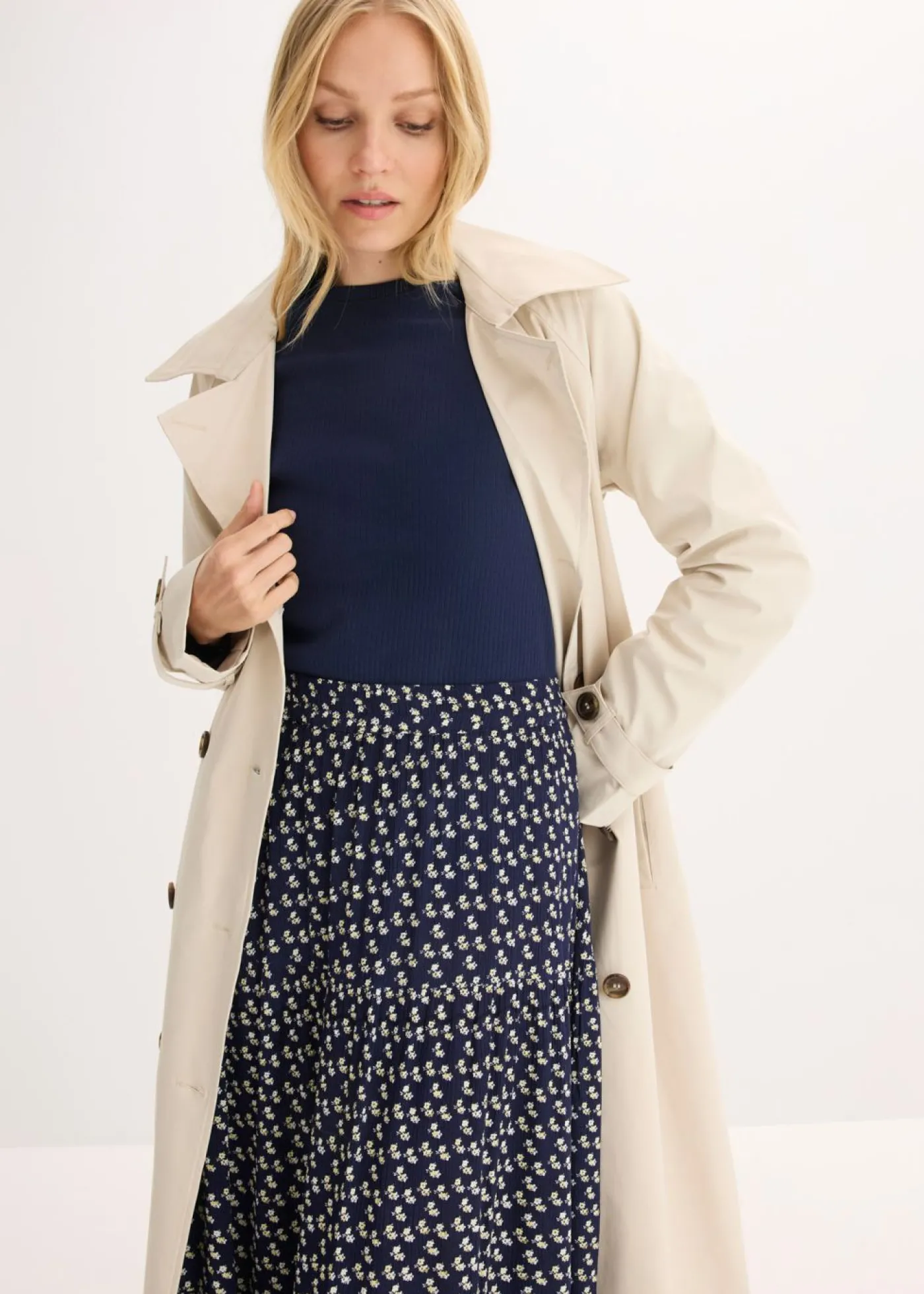bonprix bonprix Falda maxi a capas con viscosa estructurada Azul marino de flores Hot