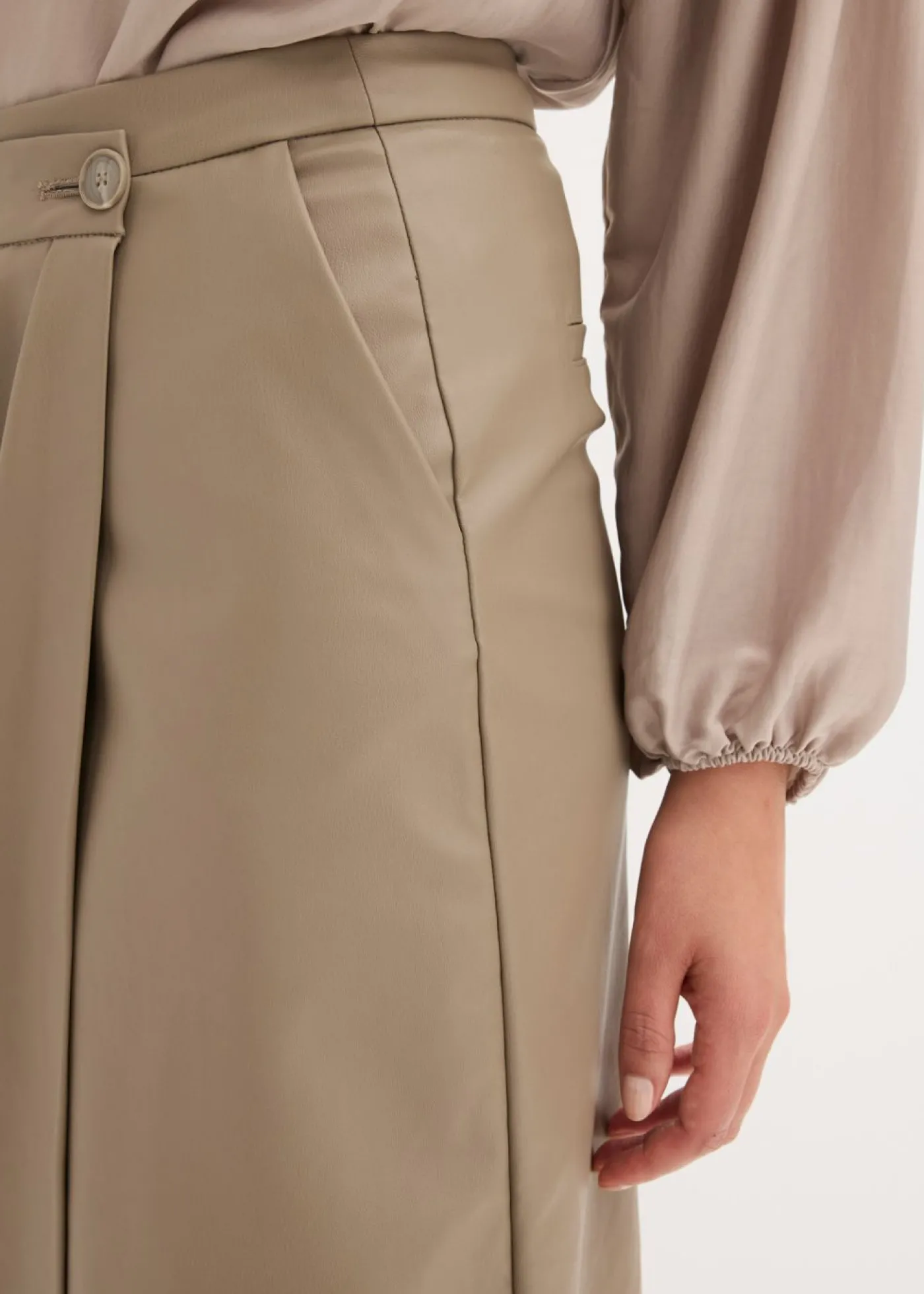 bonprix bonprix Falda midi cruzada de piel sintética Marrón grisáceo Clearance
