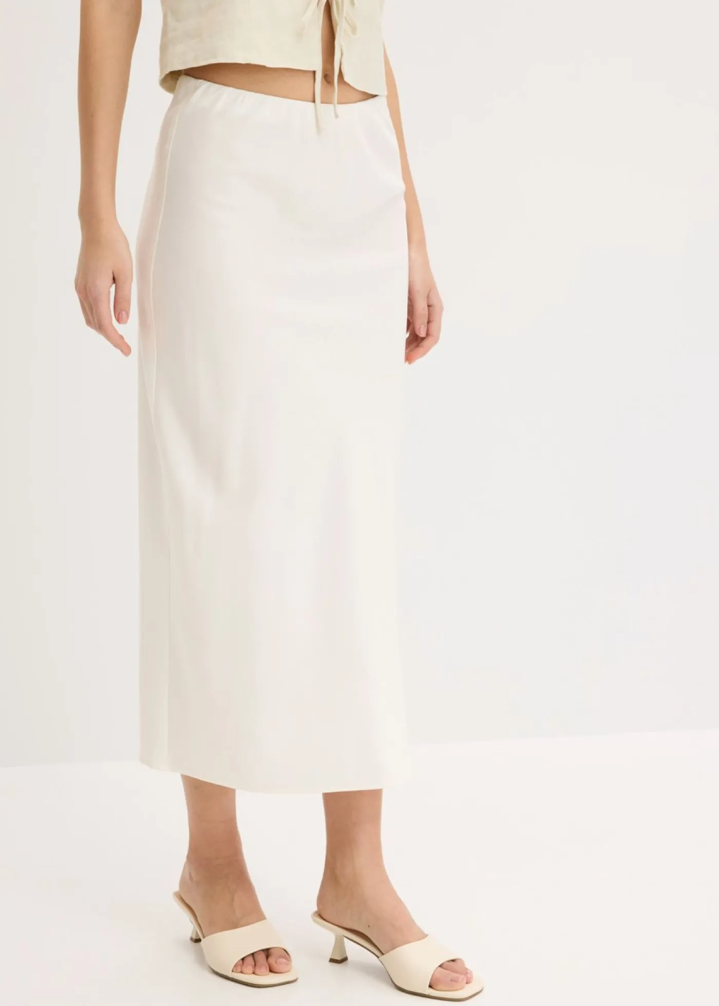 bonprix bonprix Falda midi de satén Blanco lana