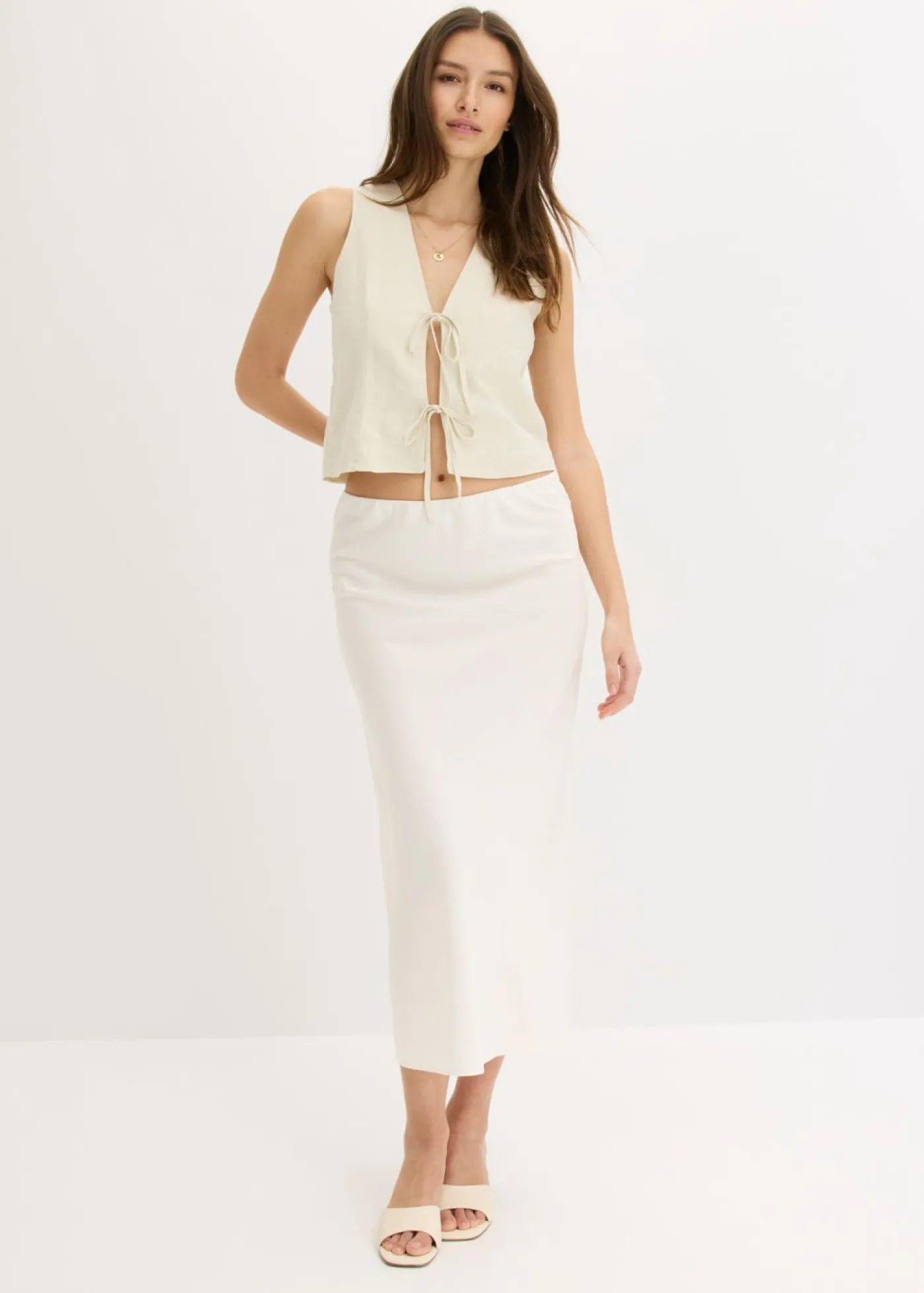 bonprix bonprix Falda midi de satén Blanco lana