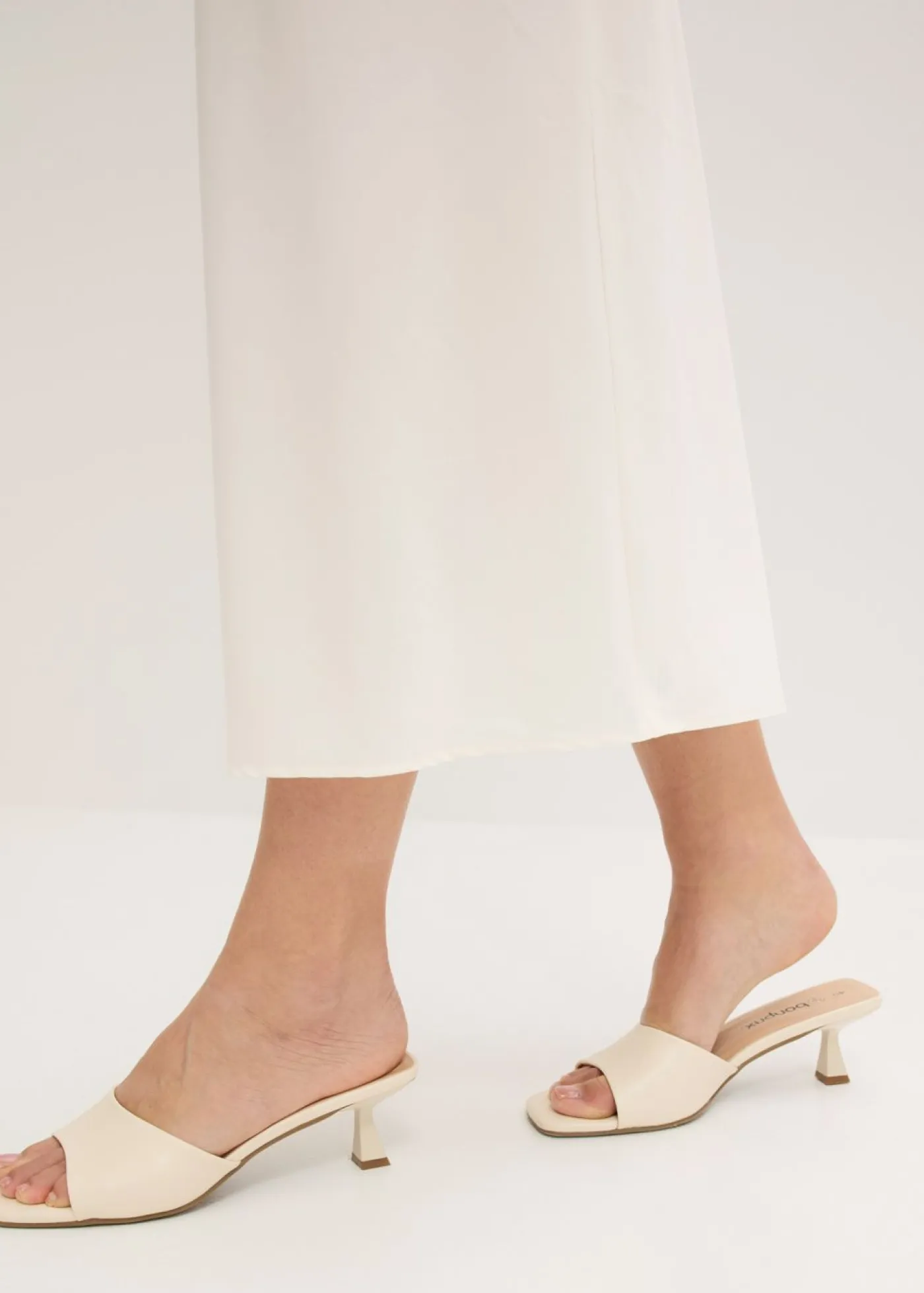 bonprix bonprix Falda midi de satén Blanco lana