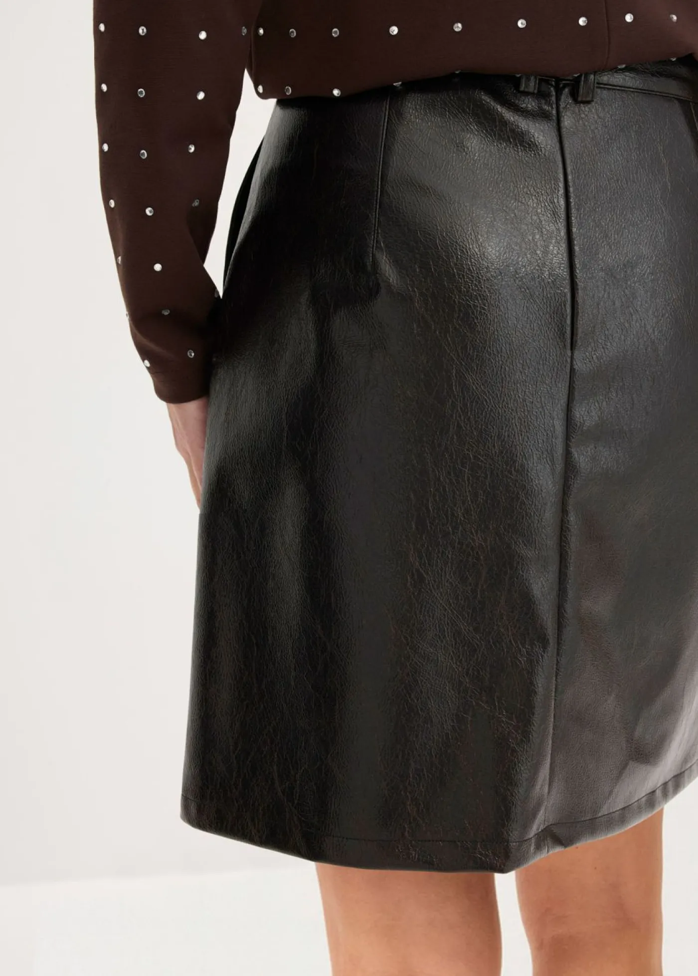 bonprix bonprix Falda plisada de charol sintético Marrón oscuro Clearance