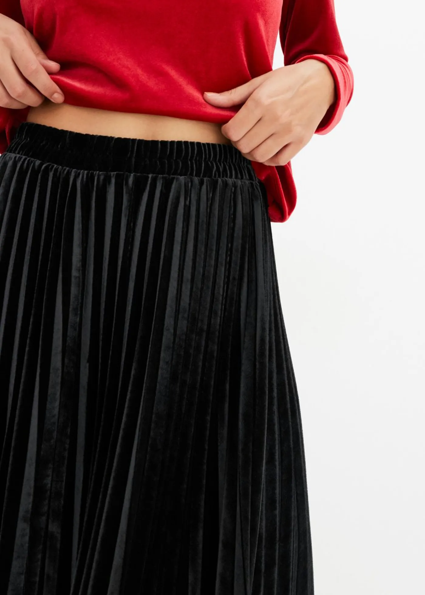 bonprix bonprix Falda plisada de terciopelo suave Negro Discount